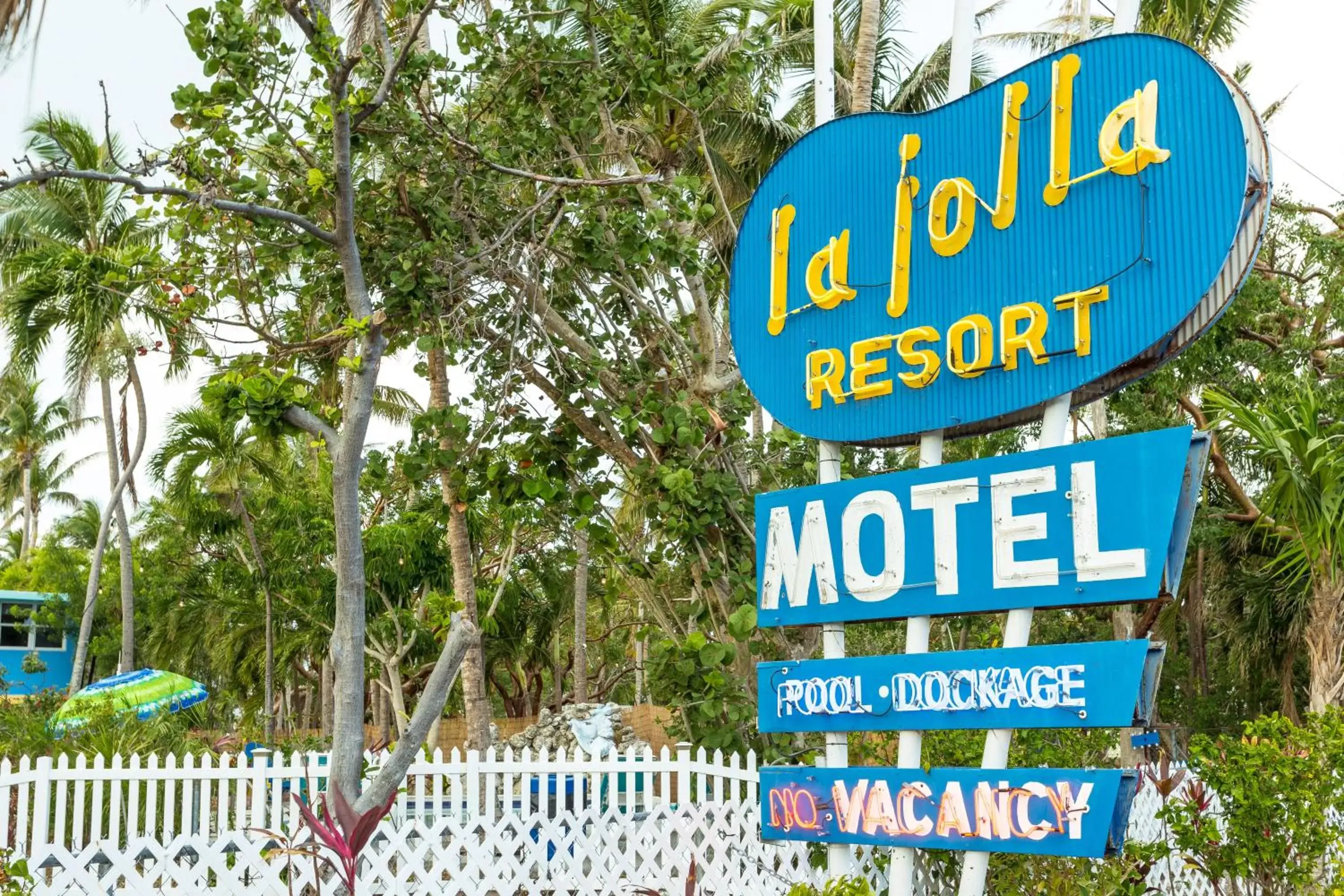 Logo/Certificate/Sign in La Jolla Resort