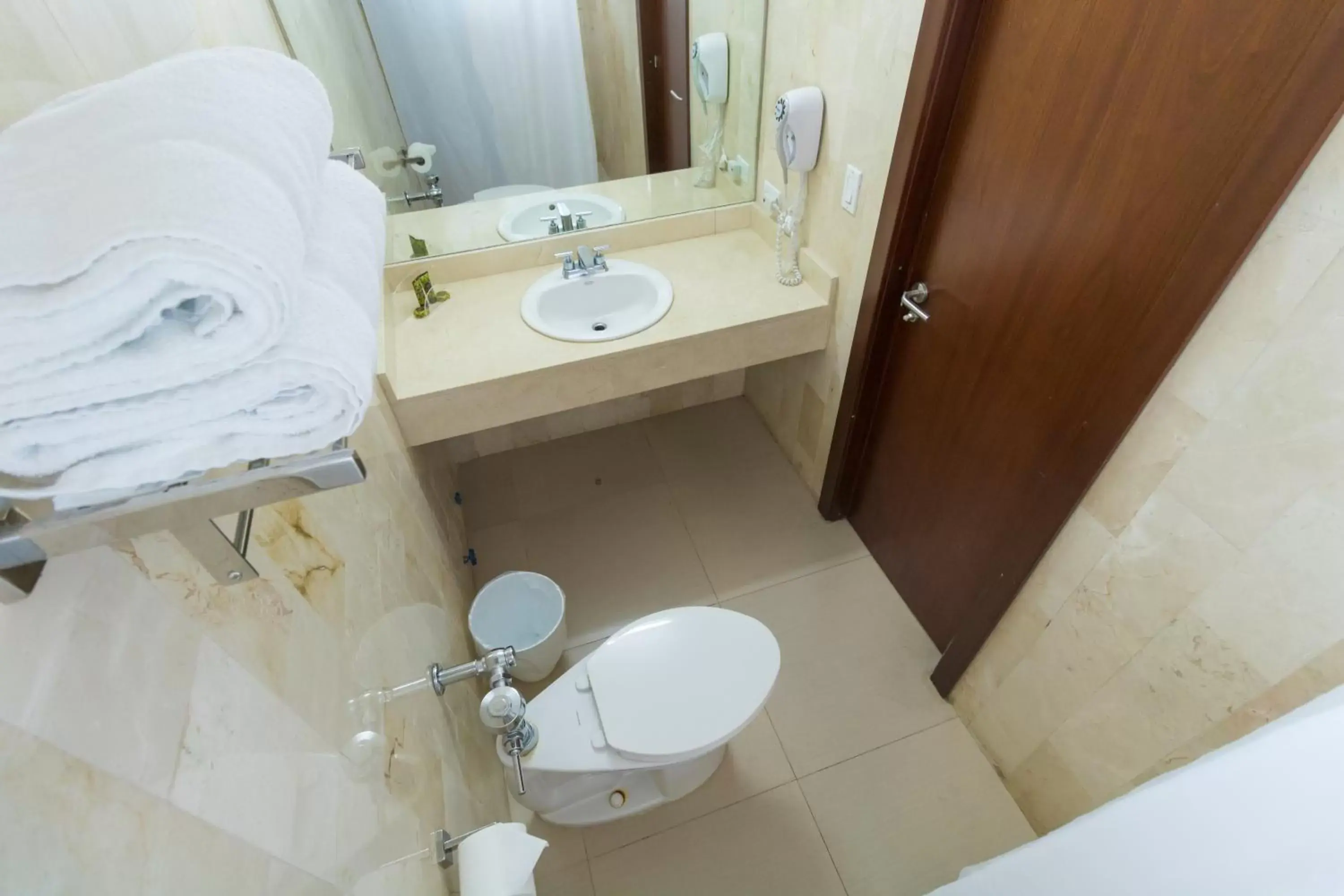 Toilet, Bathroom in Hotel Faranda Express Soloy & Casino