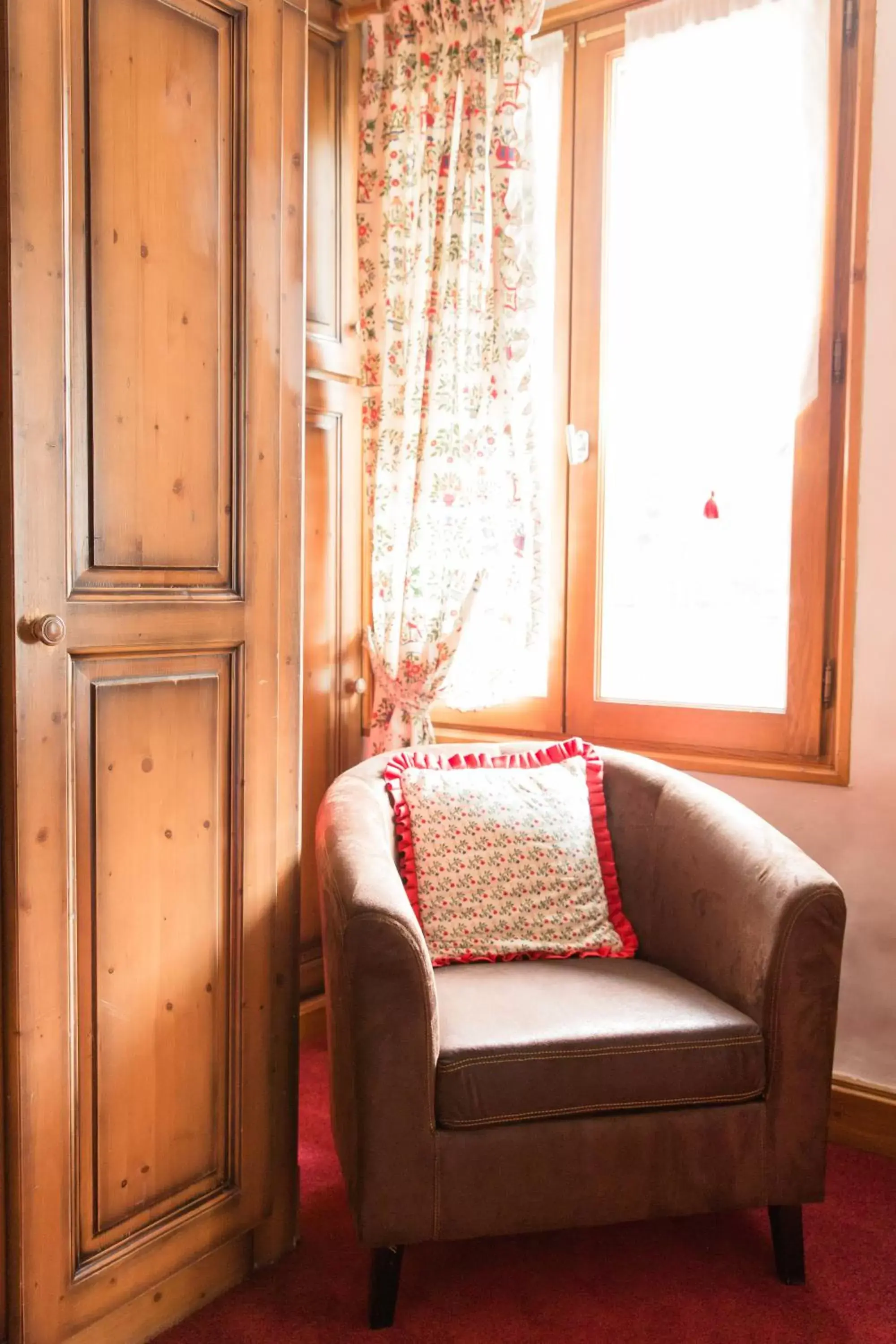 Bedroom, Seating Area in Hôtel Le Sporting