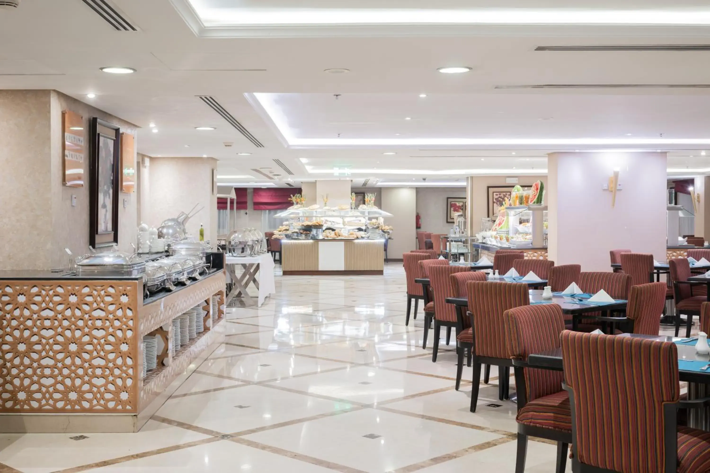 Restaurant/Places to Eat in Al Aqeeq Madinah Hotel