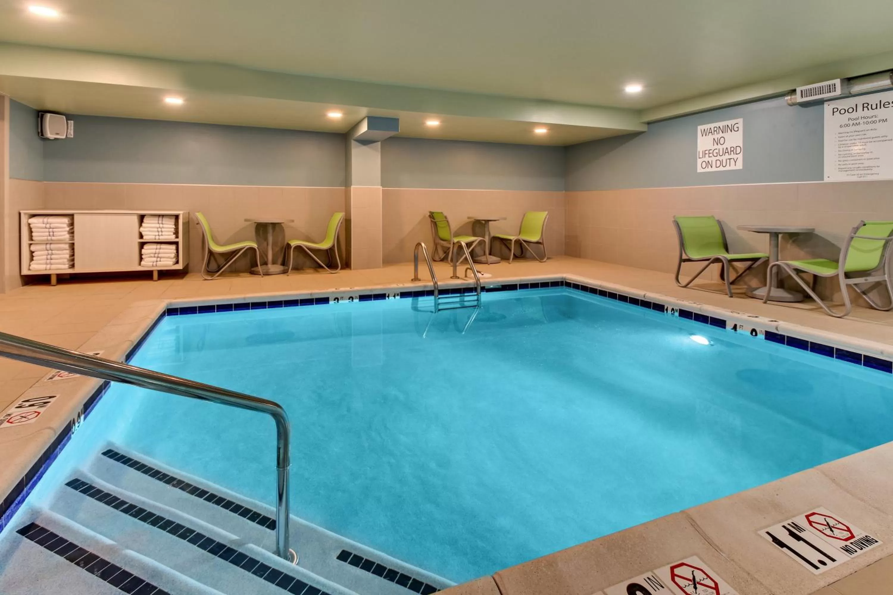 Swimming pool in Holiday Inn Express Pittston - Scranton Airport by IHG