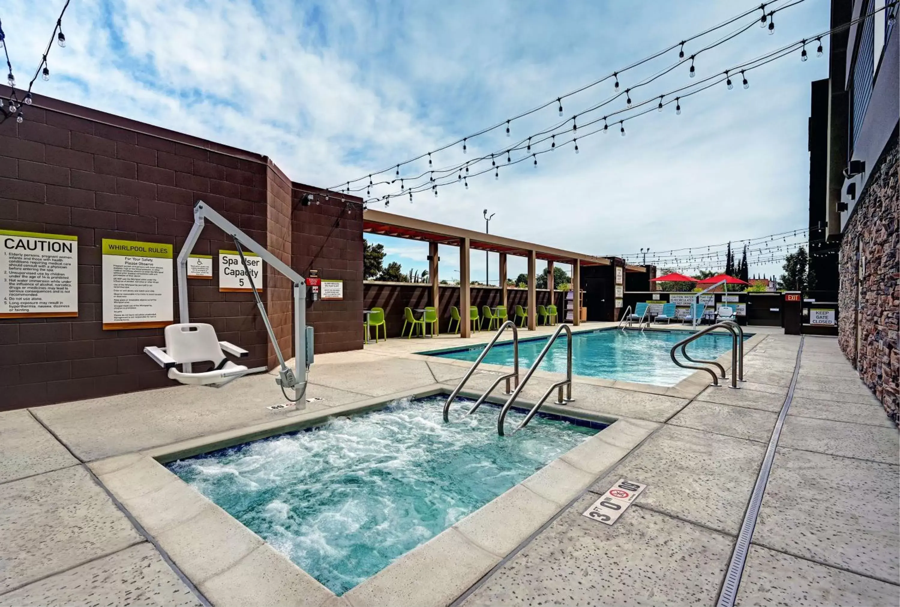 Property building, Swimming Pool in Home2 Suites By Hilton Tracy, Ca