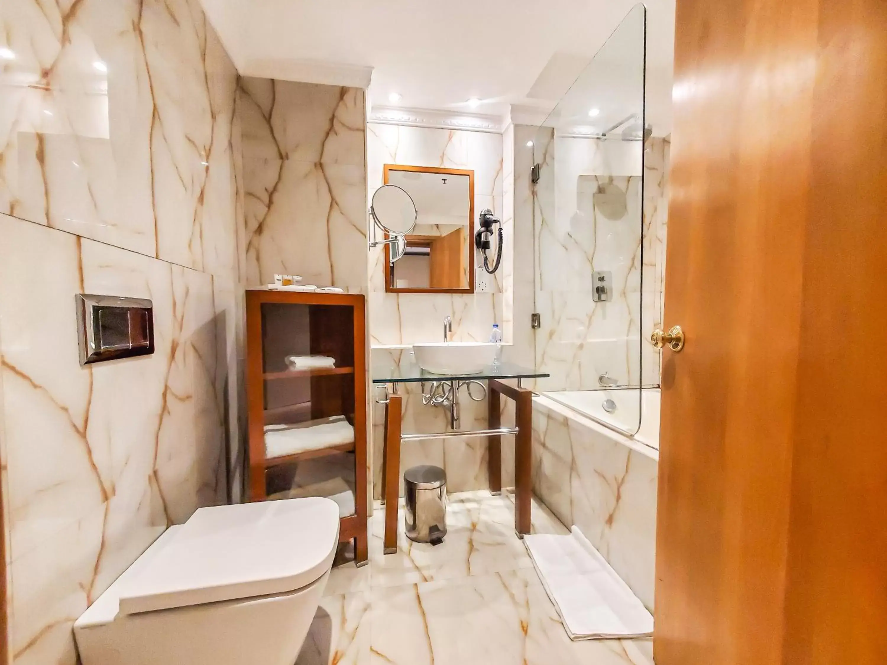 Bathroom in Victoria Crown Plaza Hotel