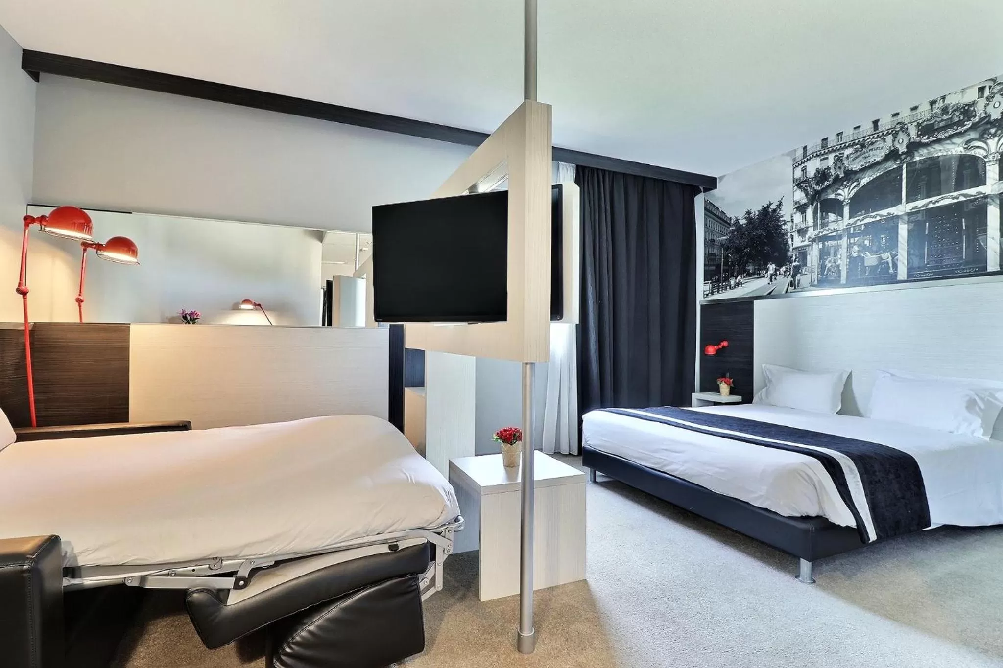 Living room, Bed in Hôtel des Lumières Lyon Meyzieu Arena Stadium