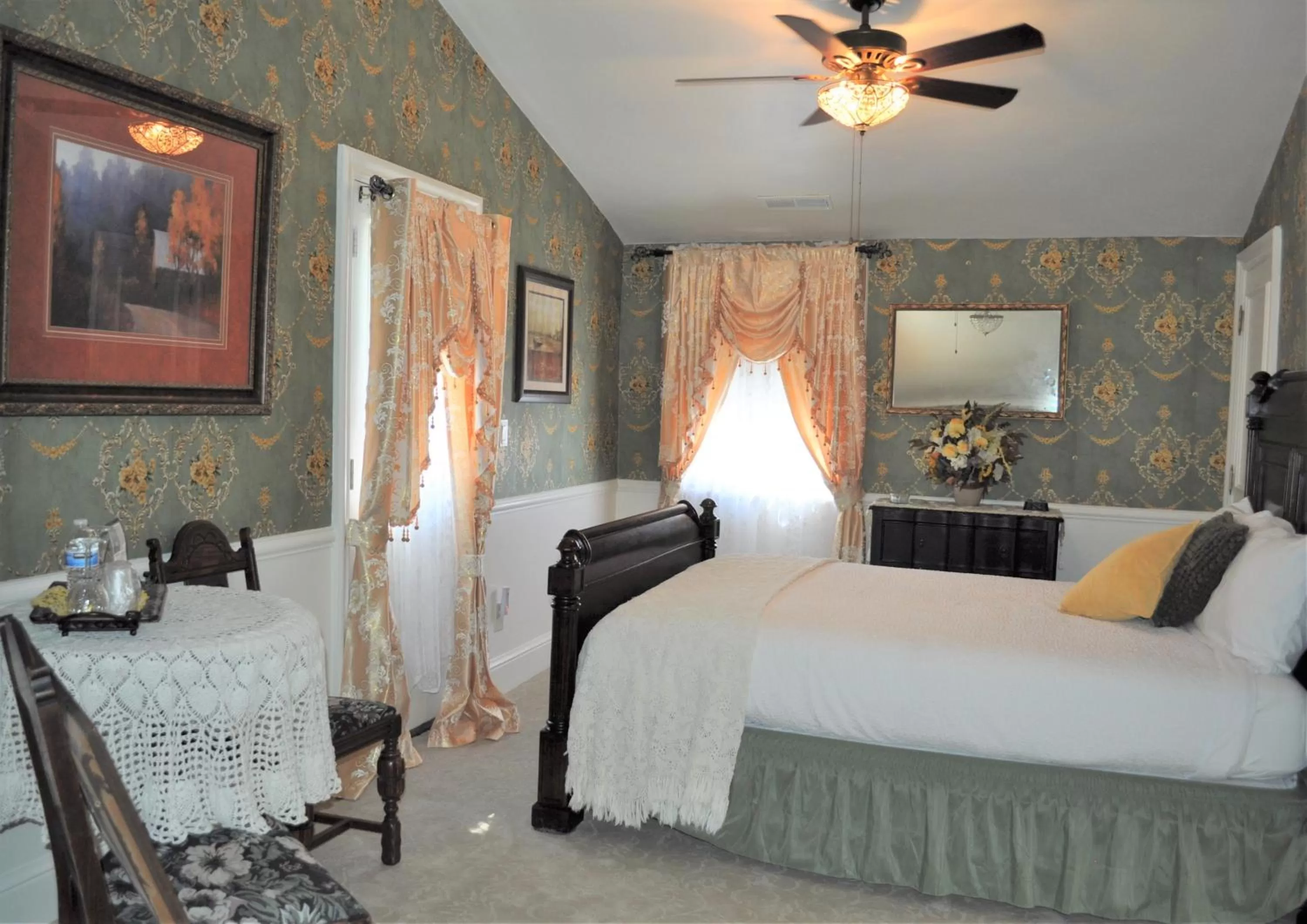 Bedroom, Bed in Heber Senator Bed and Breakfast