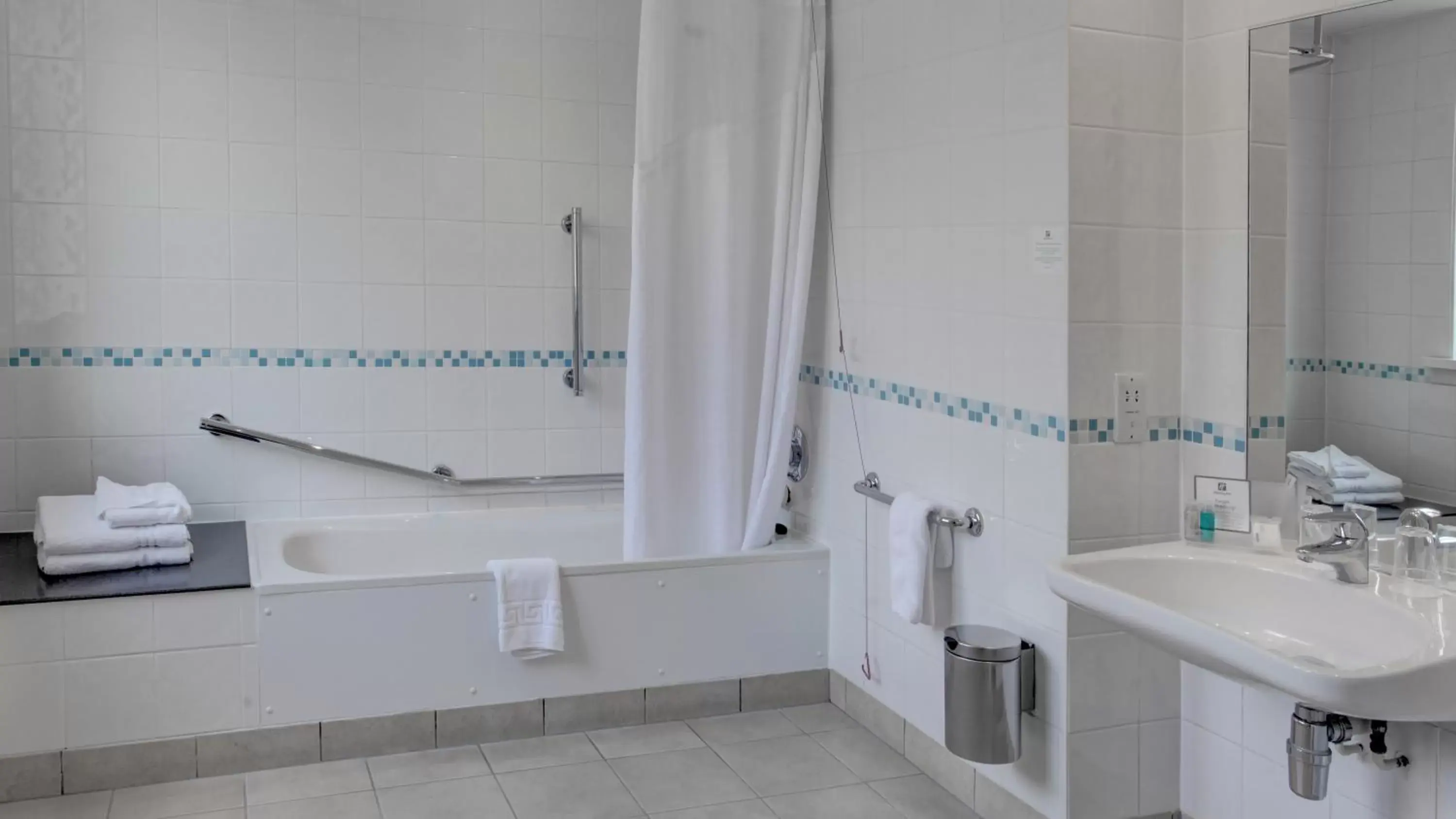 Bathroom in Holiday Inn High Wycombe M40, Jct.4, an IHG Hotel