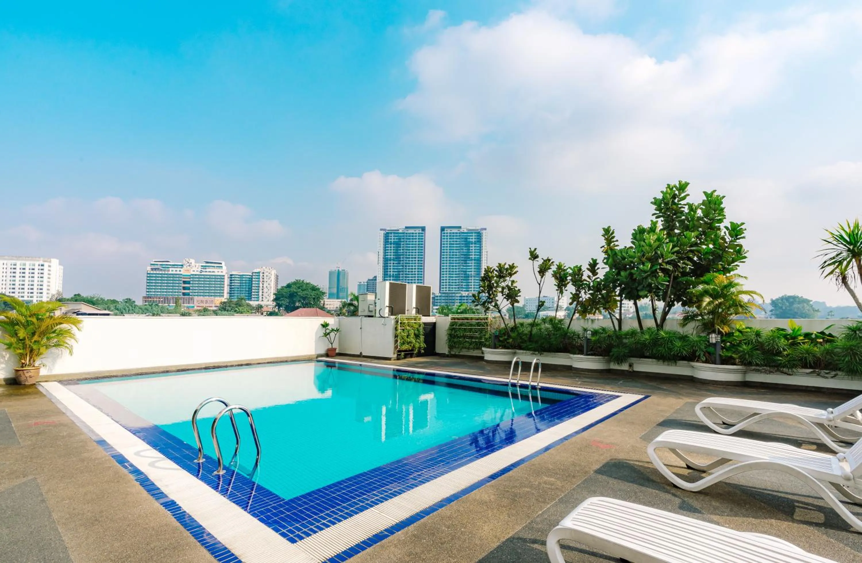 Swimming pool in Crystal Crown Hotel Petaling Jaya