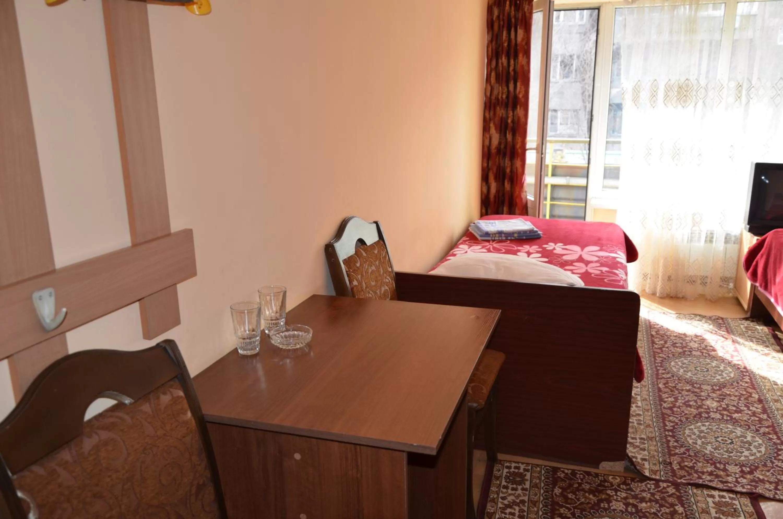 Photo of the whole room, Bed in Hotel Kezdesu