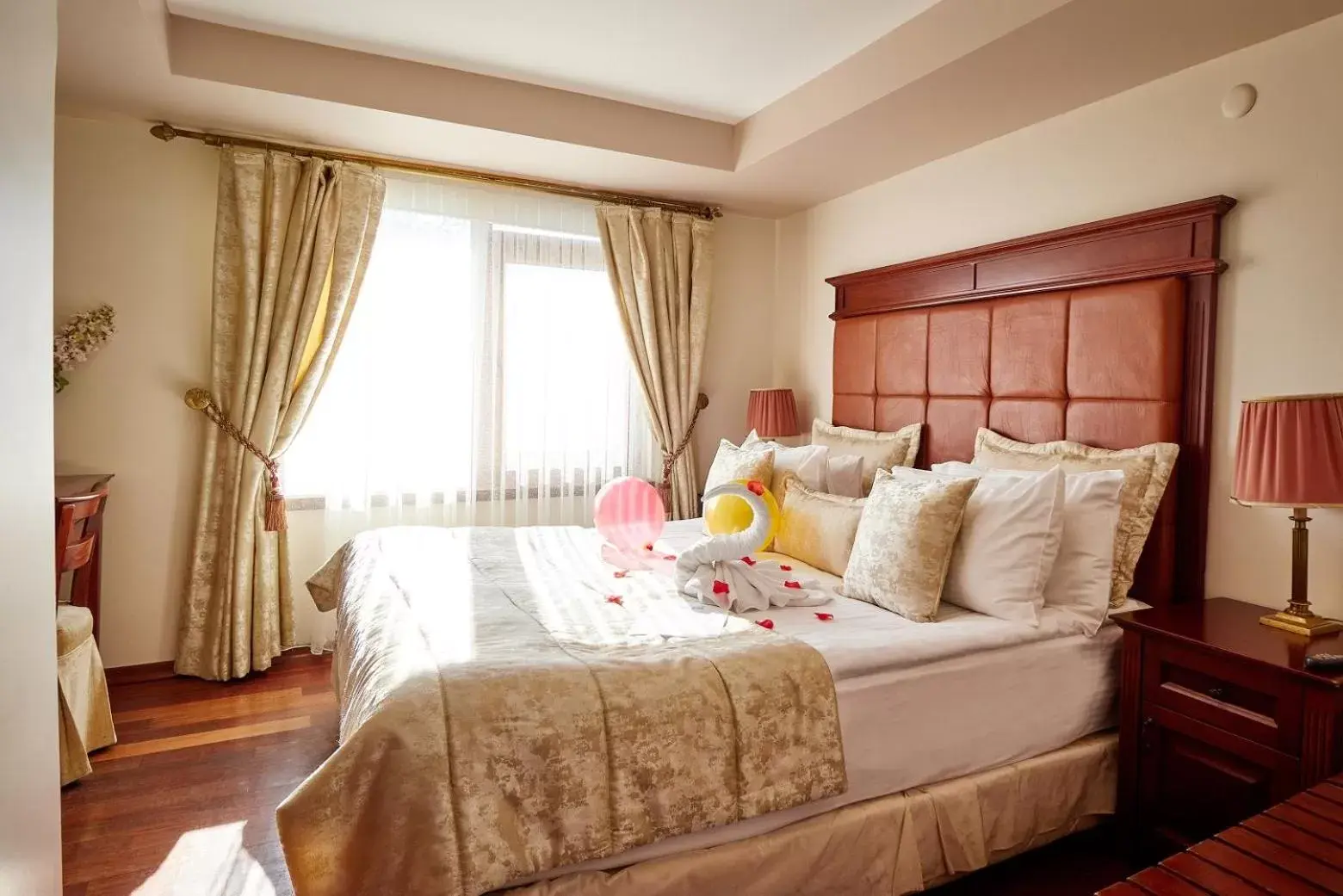 Bedroom, Bed in Alzer Hotel