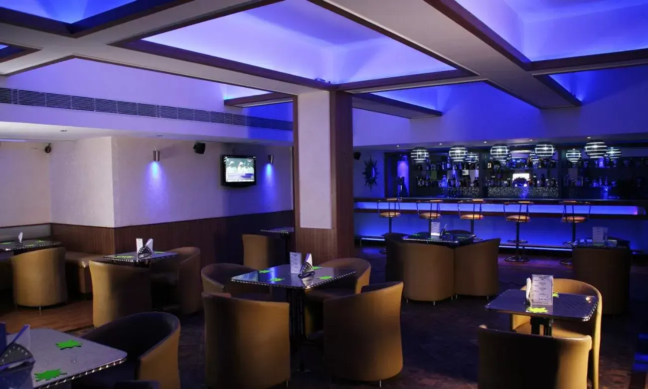 Lounge or bar, Restaurant/Places to Eat in Regency Kanchipuram by GRT Hotels