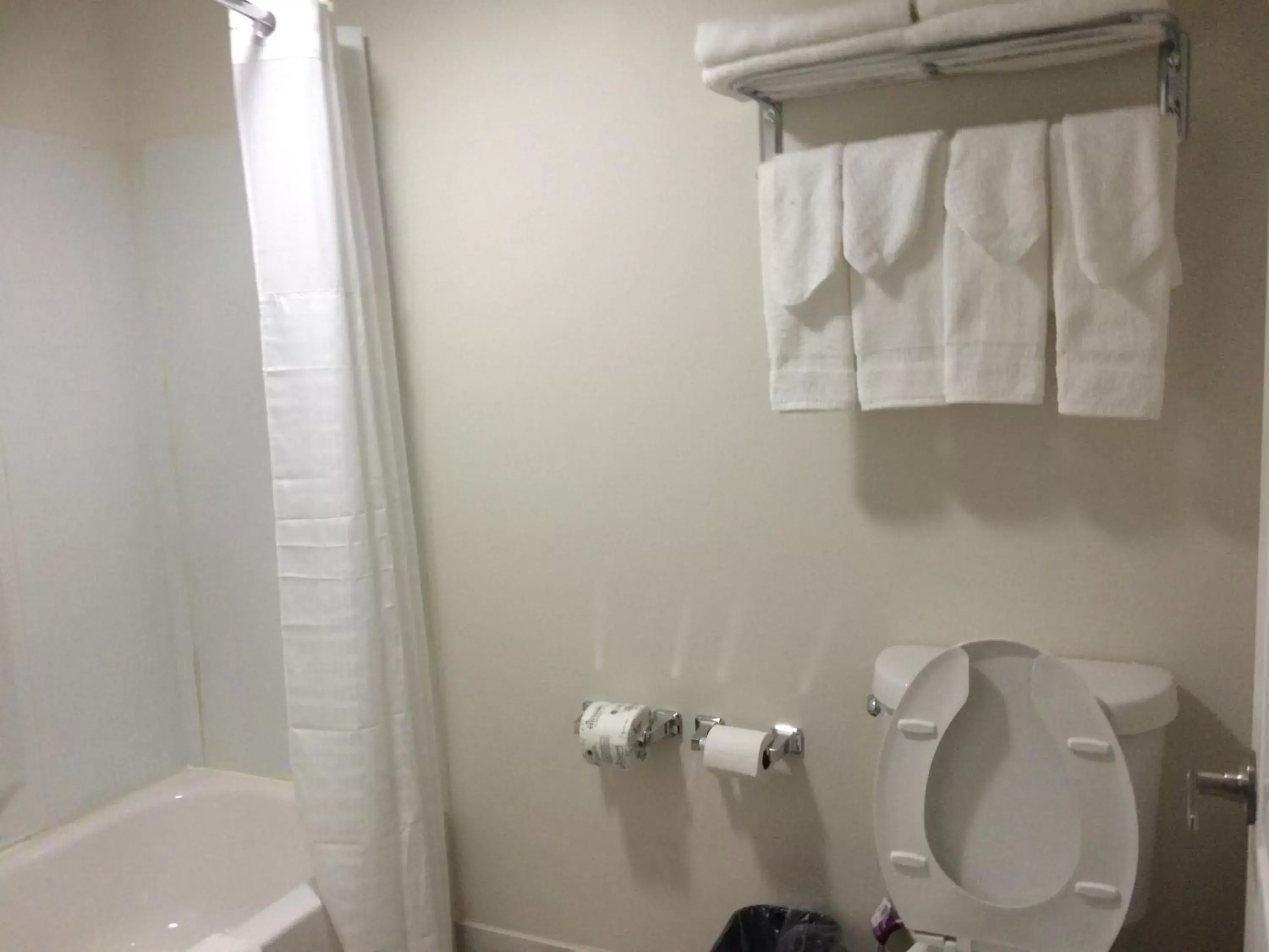 Toilet, Bathroom in Days Inn by Wyndham Hartsfield Jackson Atlanta Airport West