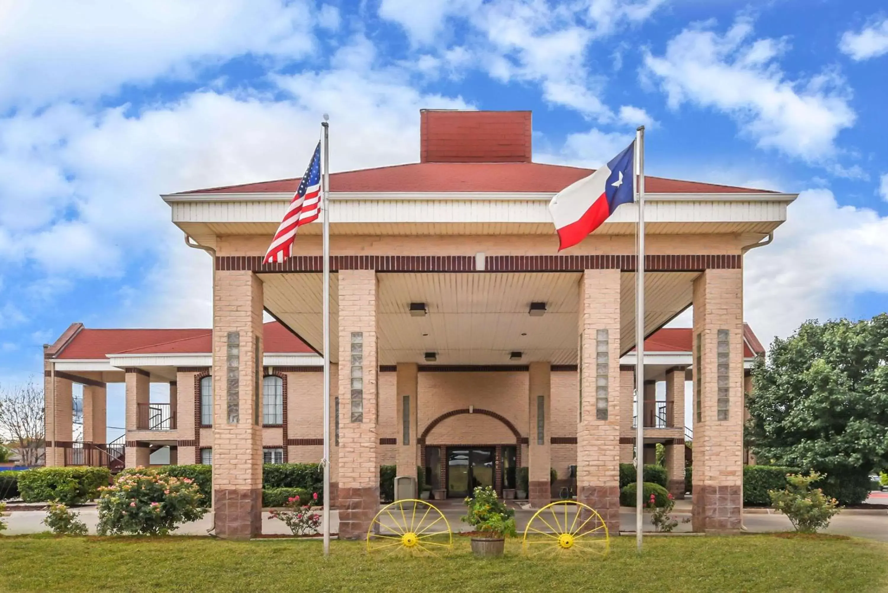 Property Building in Days Inn by Wyndham Granbury