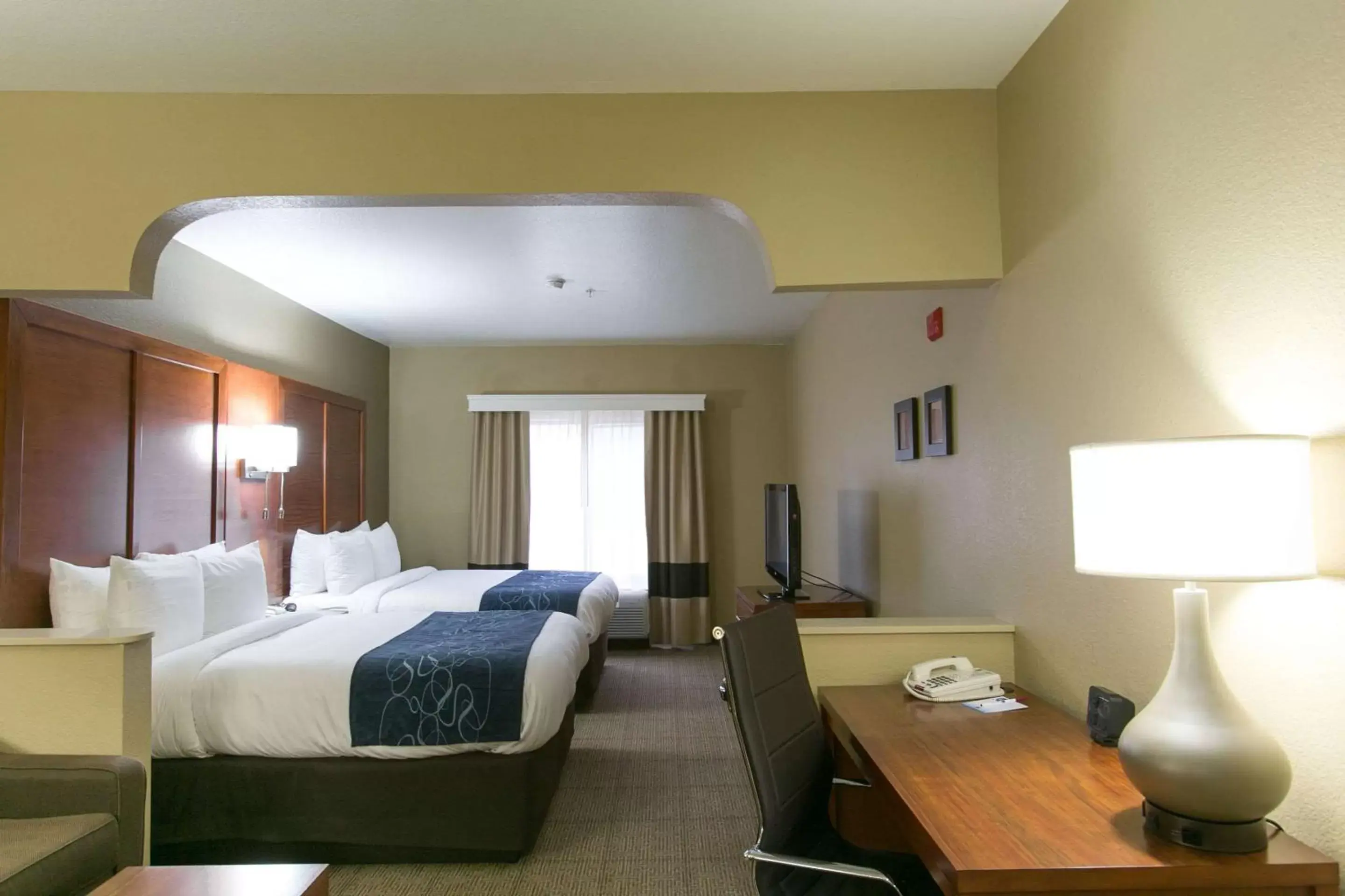 Photo of the whole room, Bed in Comfort Suites Austin NW Lakeline