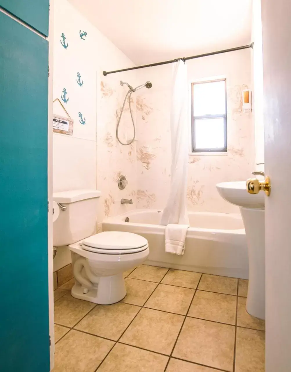 Bathroom in 1 or 3 Bedroom Apartment with Full Kitchen