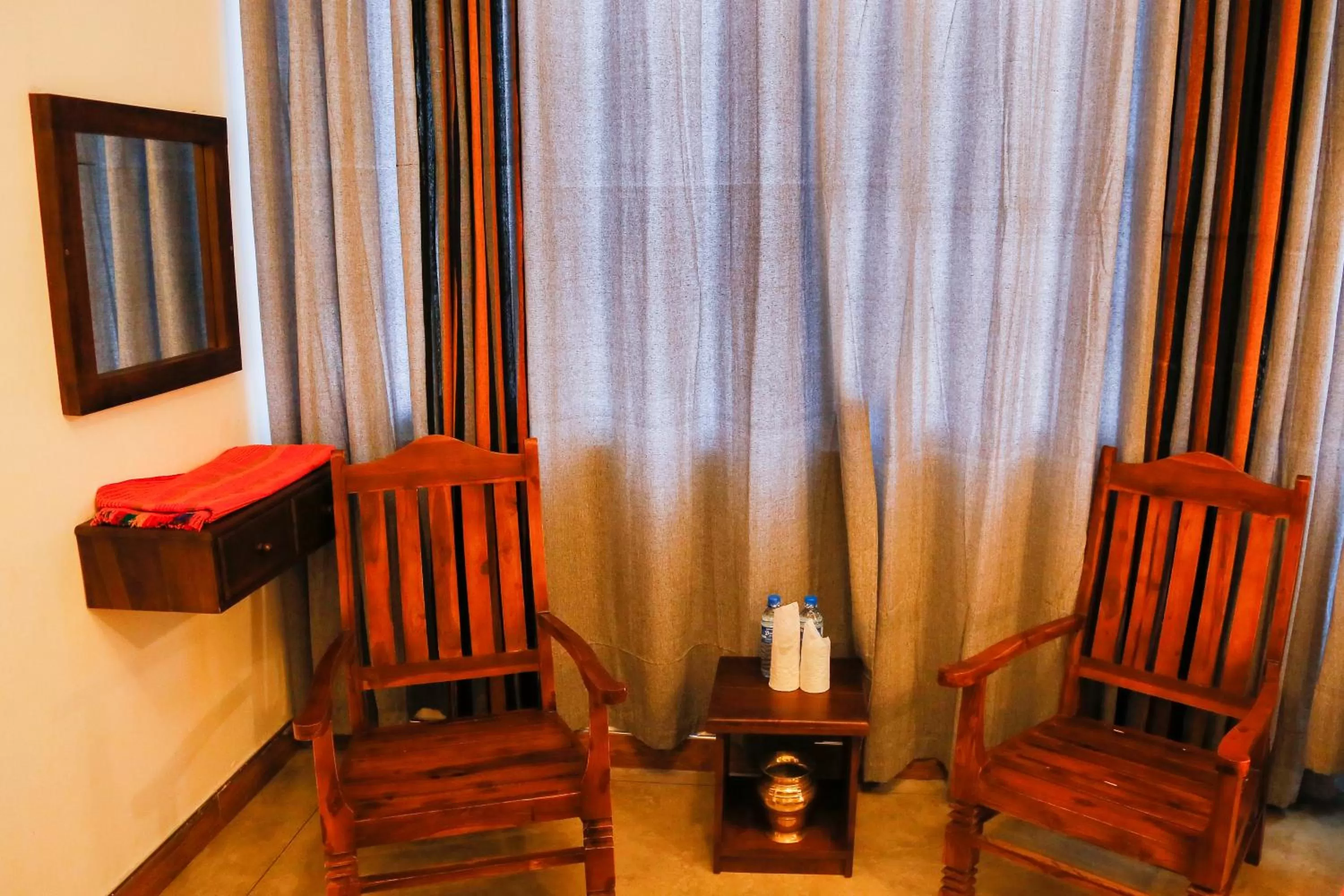 Hiking in Dumbara Peak Residence