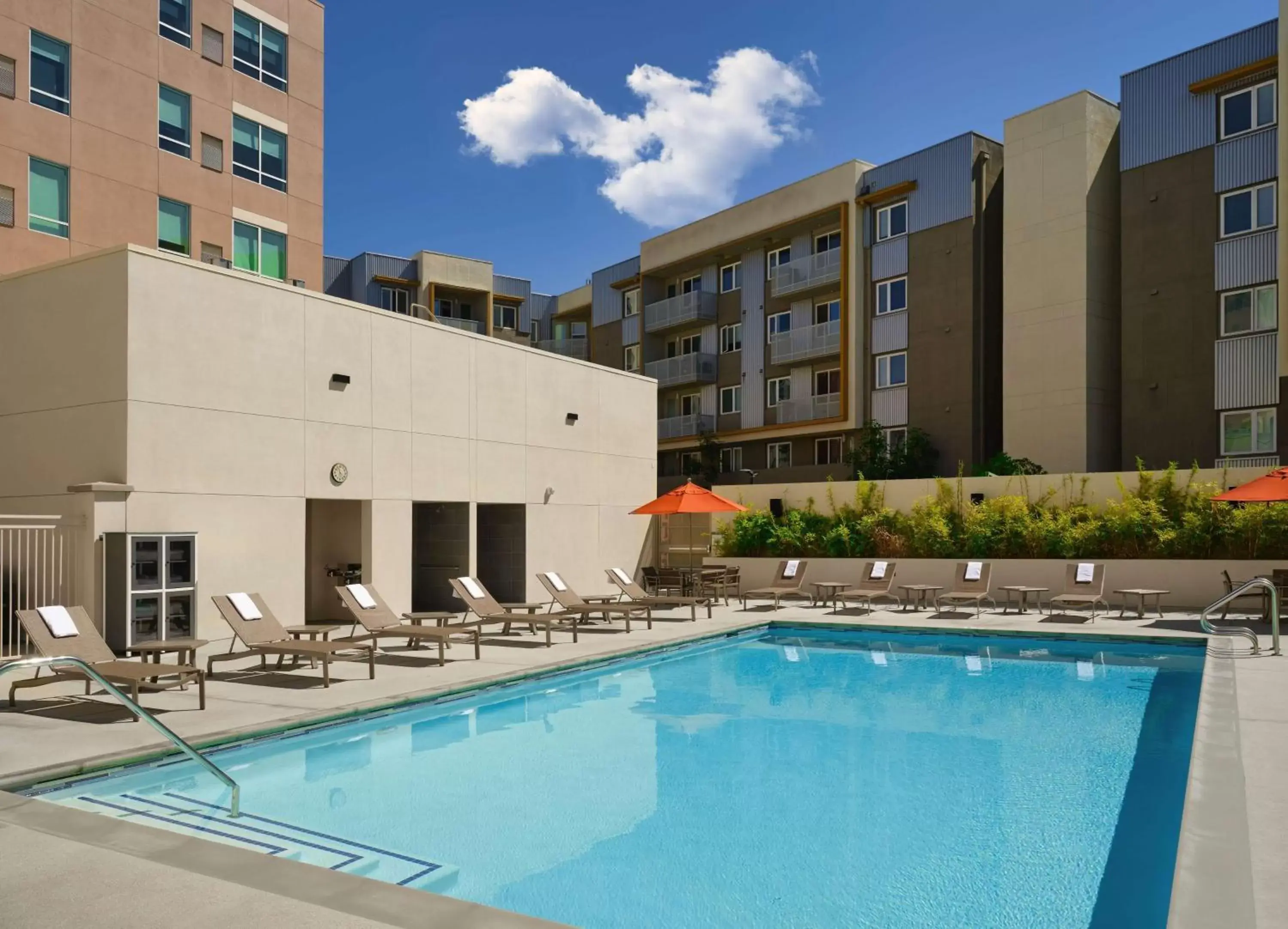 Pool view, Swimming Pool in Hyatt House LA - University Medical Center