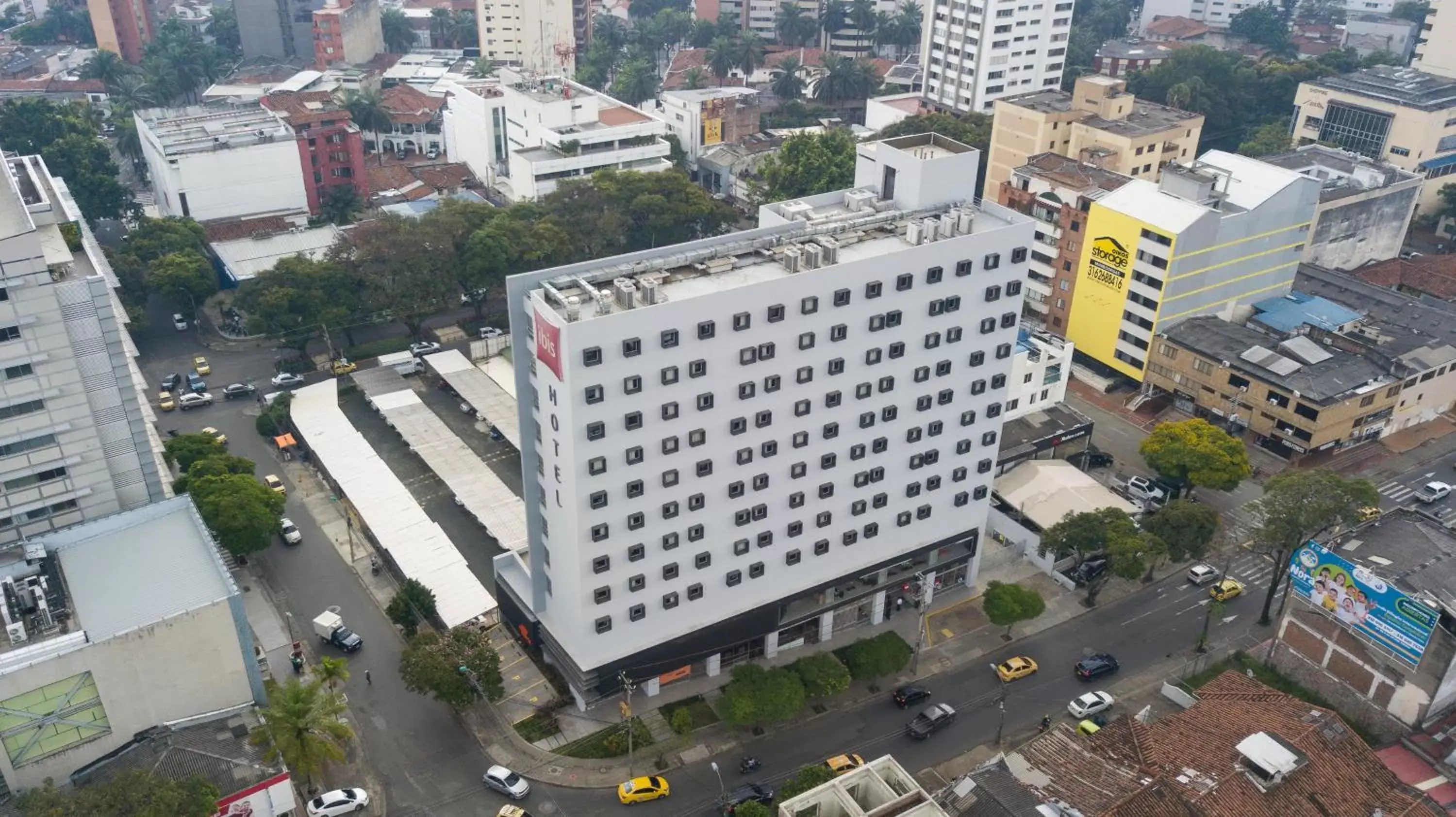 Property building, Bird's-eye View in Hotel Ibis Cali Granada