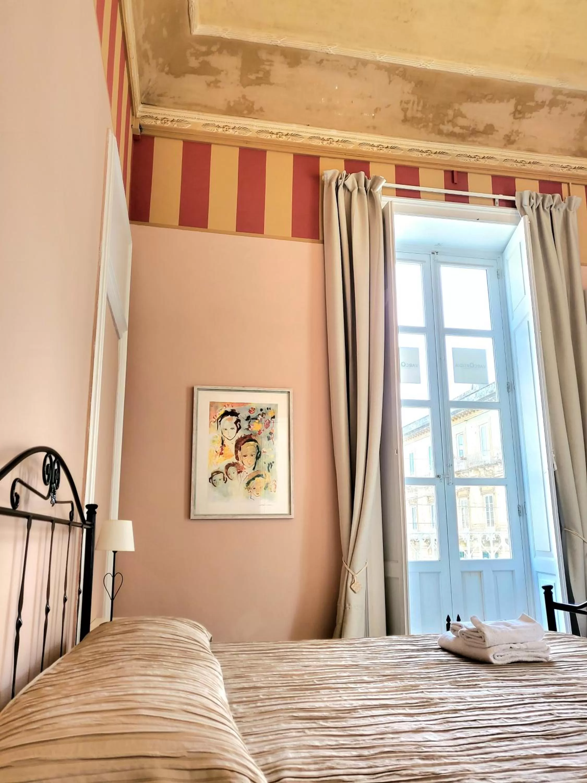 Bed in varcOrtigia Bed and Breakfast