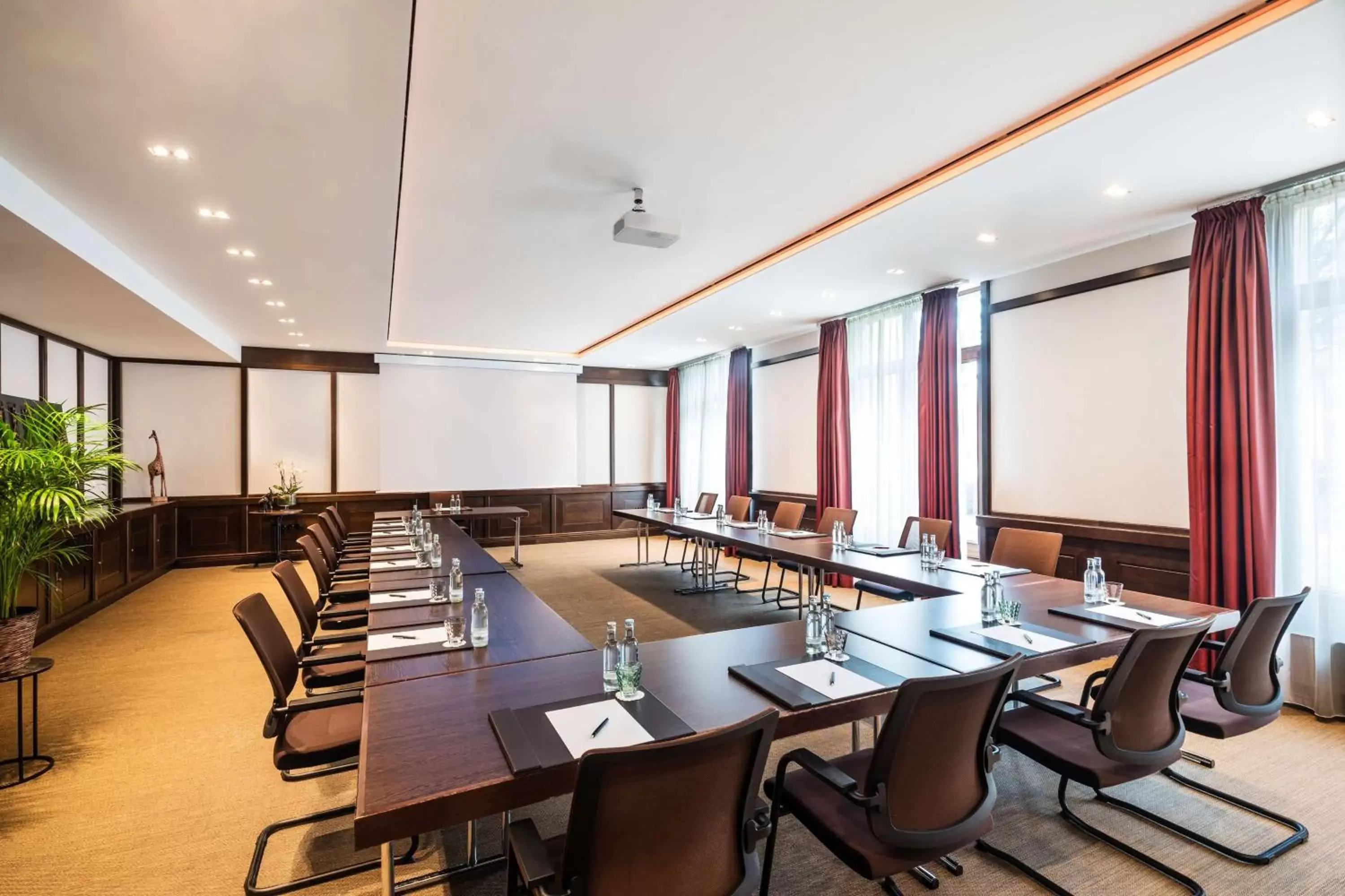 Meeting/conference room in Lindner Hotel Hamburg Hagenbeck, part of JdV by Hyatt