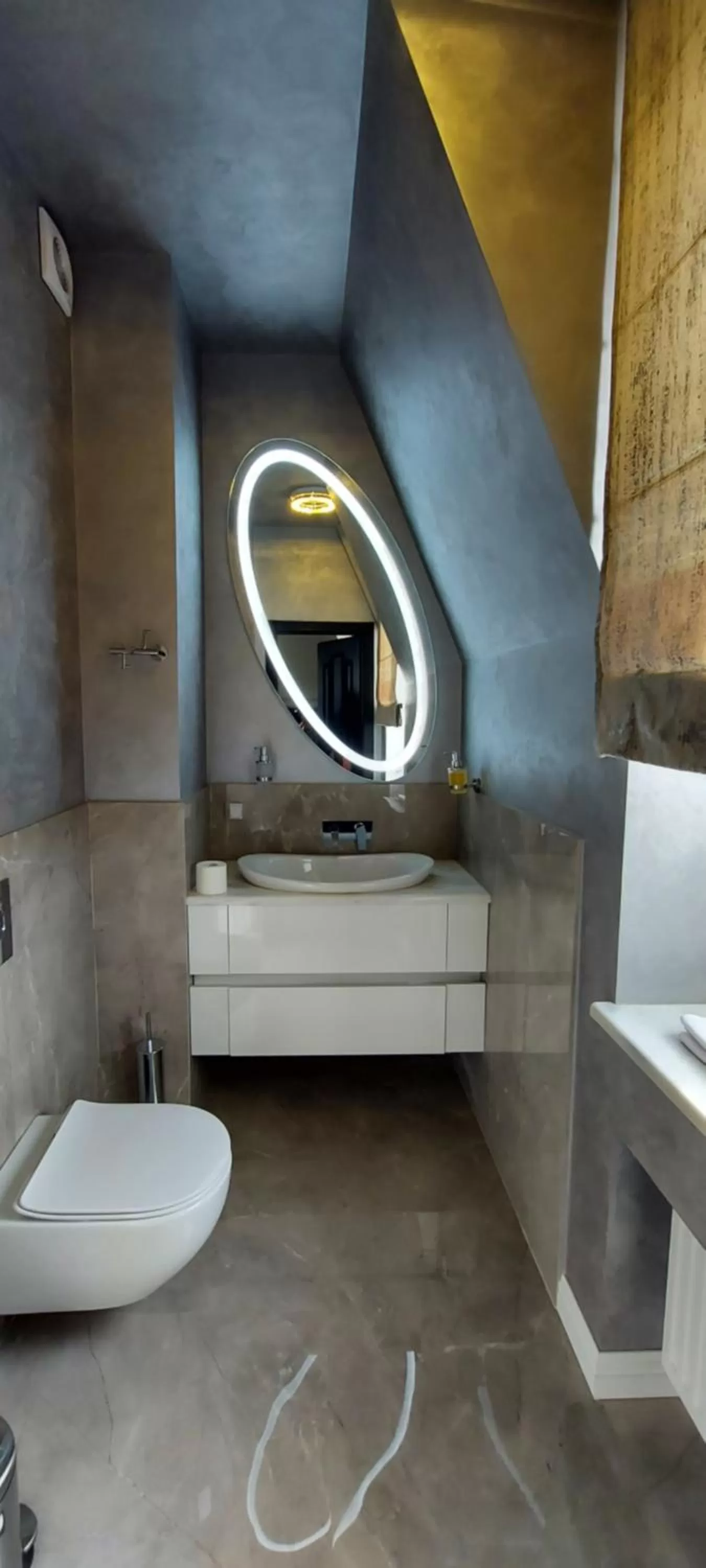 Toilet in Hotel "Mandarin Clubhouse"