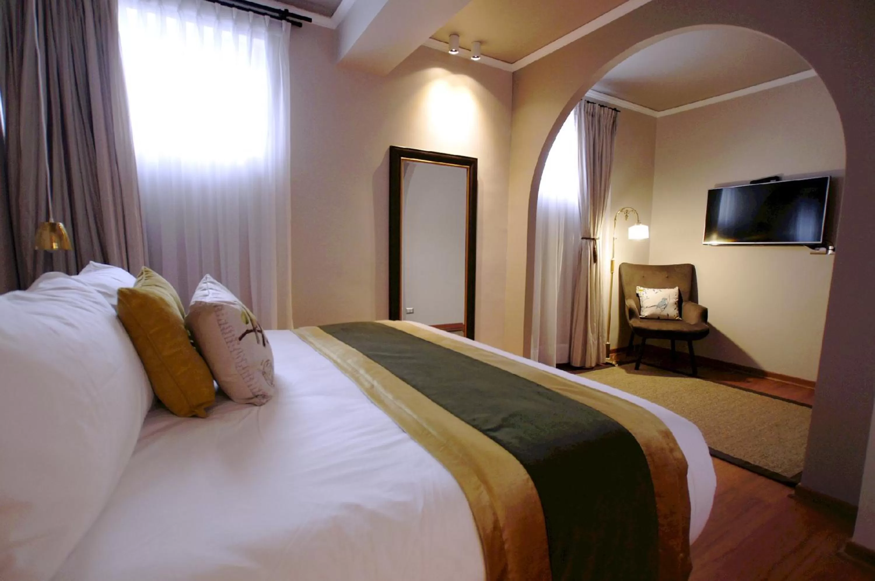 Seating area, Bed in Quiral Hotel Boutique