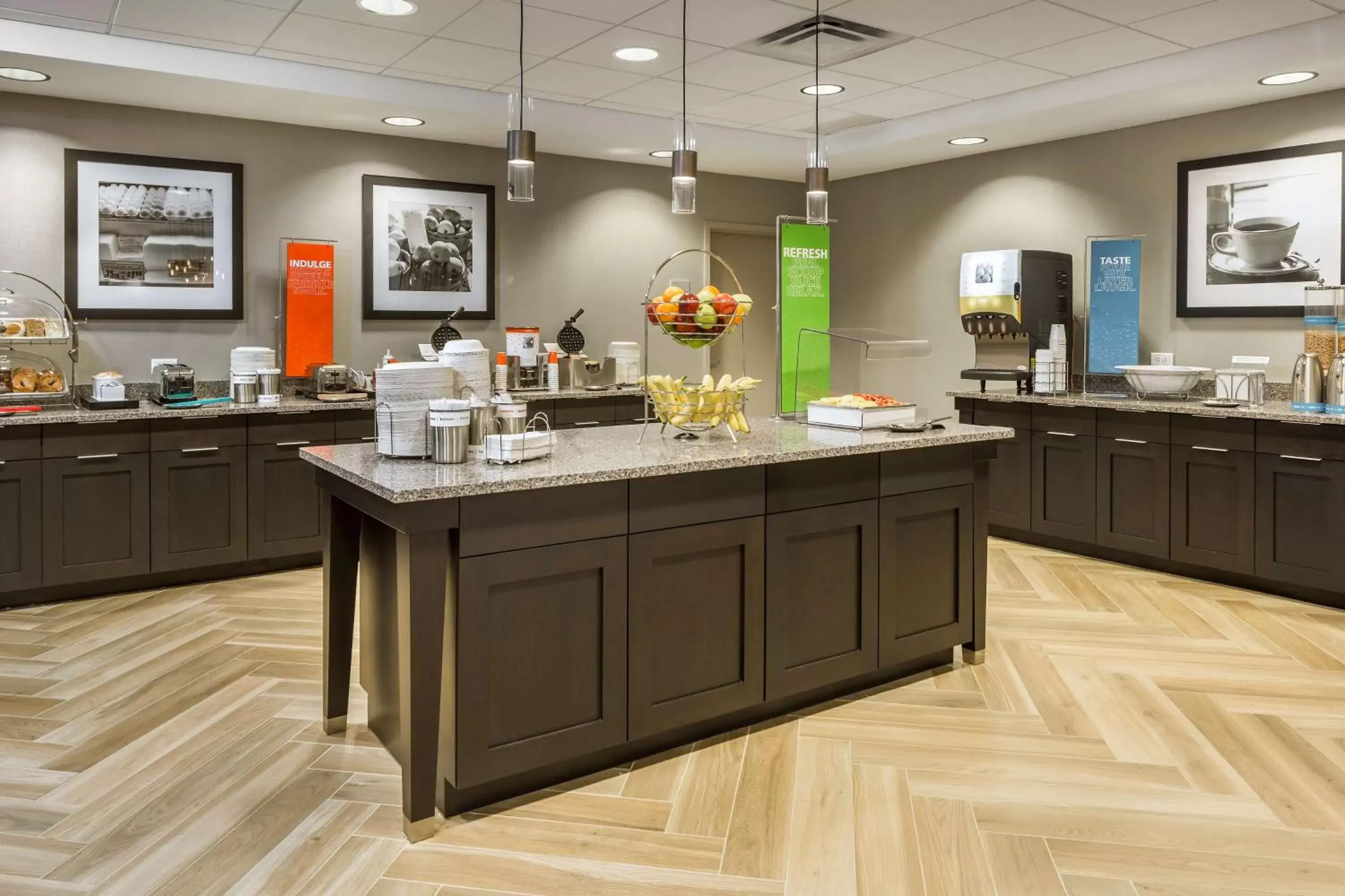 Dining area, Restaurant/Places to Eat in Hampton Inn & Suites Newport/Cincinnati, KY