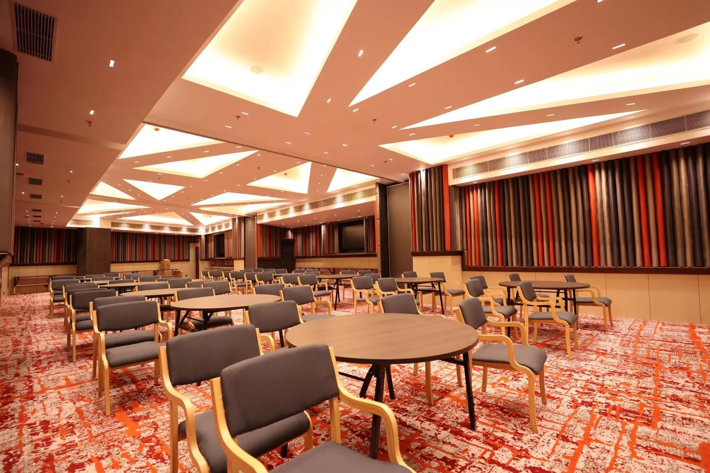 Meeting/conference room in Holiday Inn Express & Suites Jaipur Gopalpura