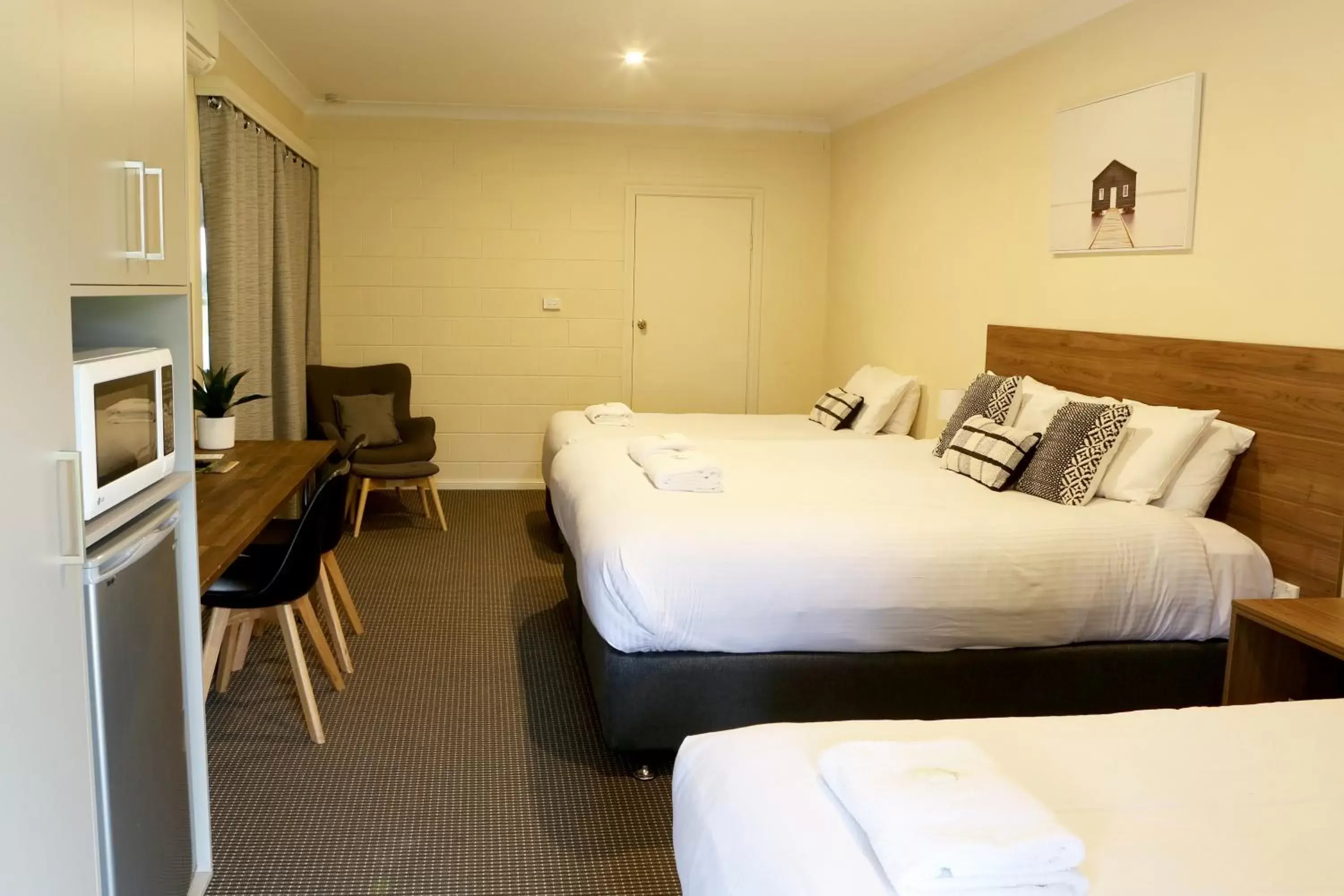 Photo of the whole room, Bed in Mudgee Vineyard Motor Inn