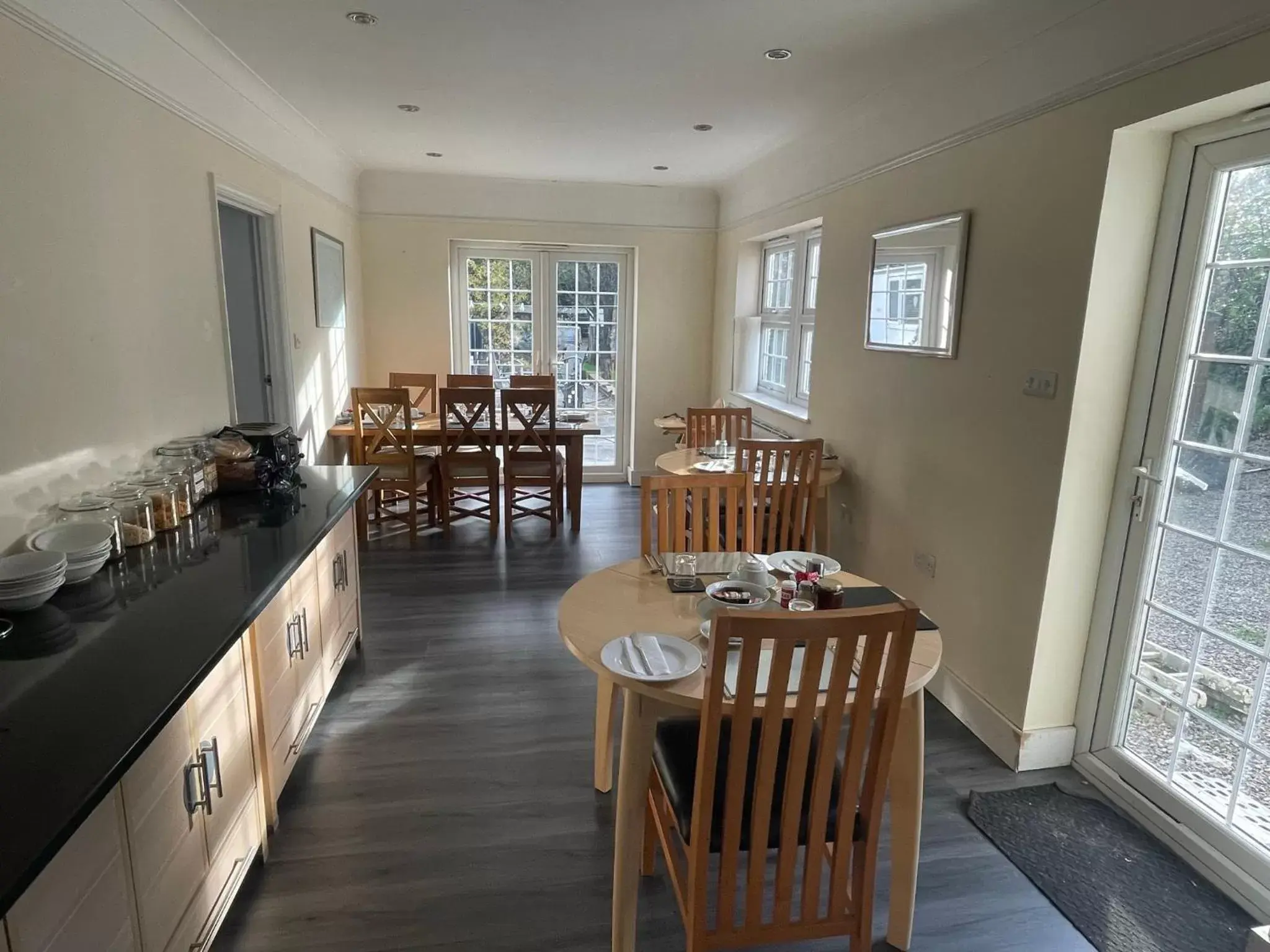 Dining area, Restaurant/Places to Eat in Oakhurst Gatwick B&B