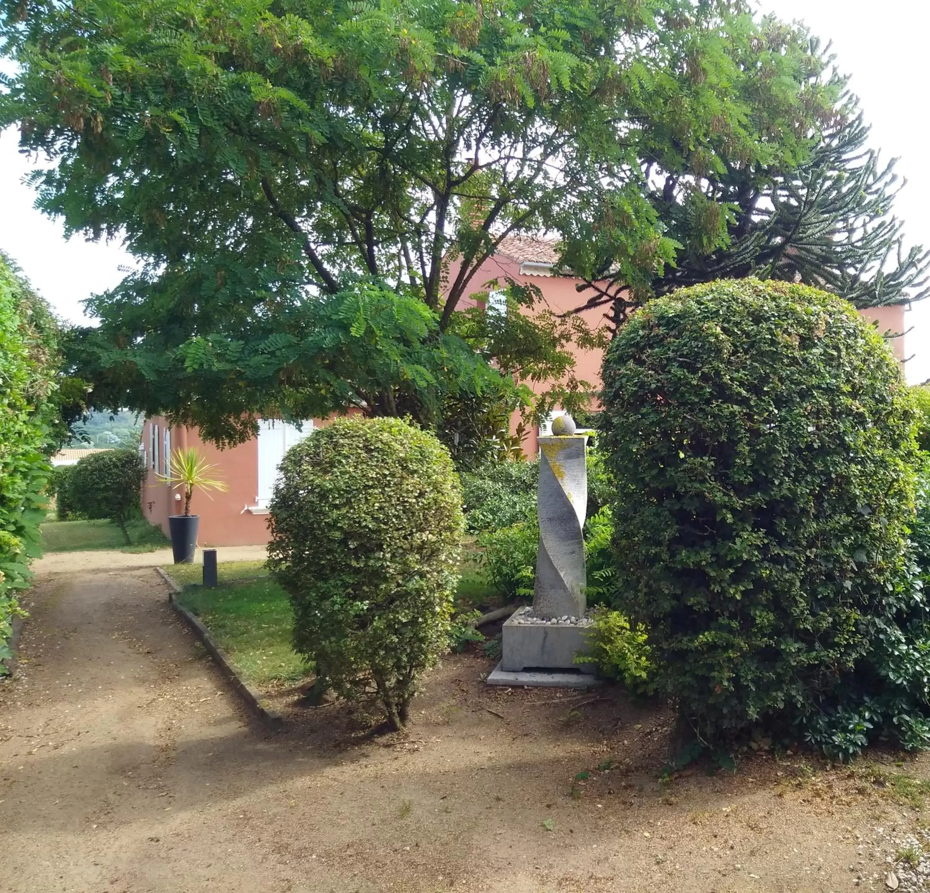 Facade/entrance in La Charaudière