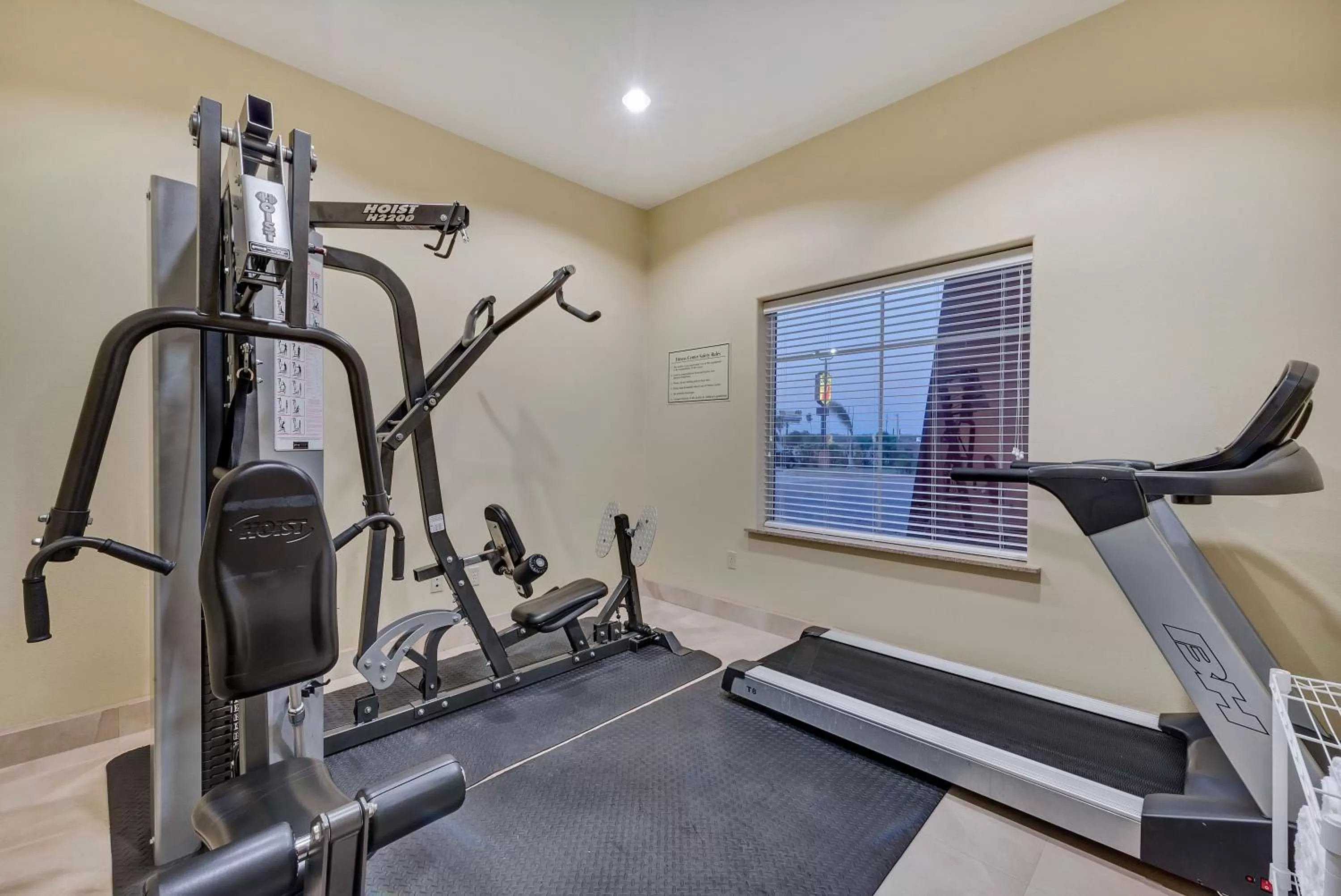 Fitness centre/facilities in Super 8 by Wyndham Hidalgo at La Plaza Mall & Mcallen Airport