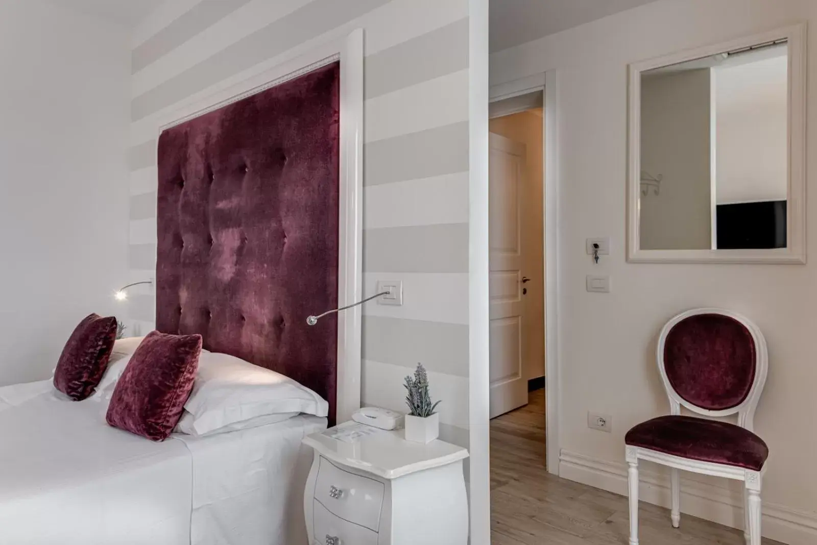 Bedroom, Bathroom in BOUTIQUE VILLA LIBERTY - Dépendance - Borgo Capitano Collection - Albergo diffuso