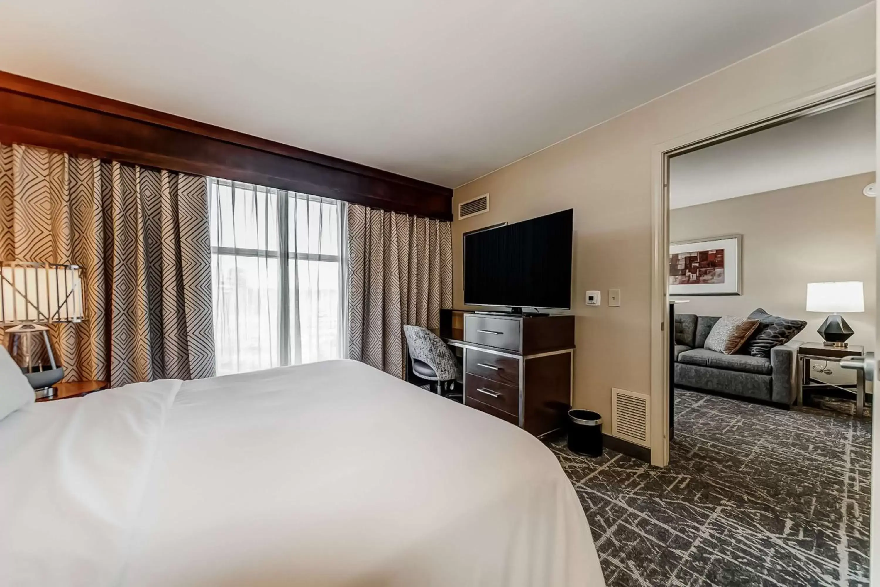 Bedroom, Bed in Embassy Suites Atlanta - Kennesaw Town Center