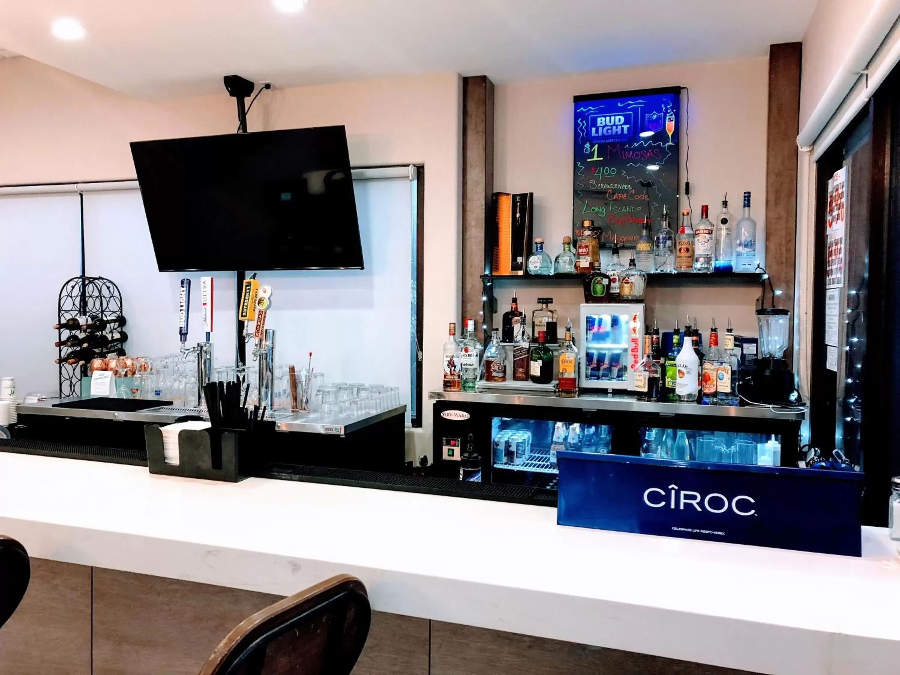 Lounge or bar in Holiday Inn - Brownsville, an IHG Hotel