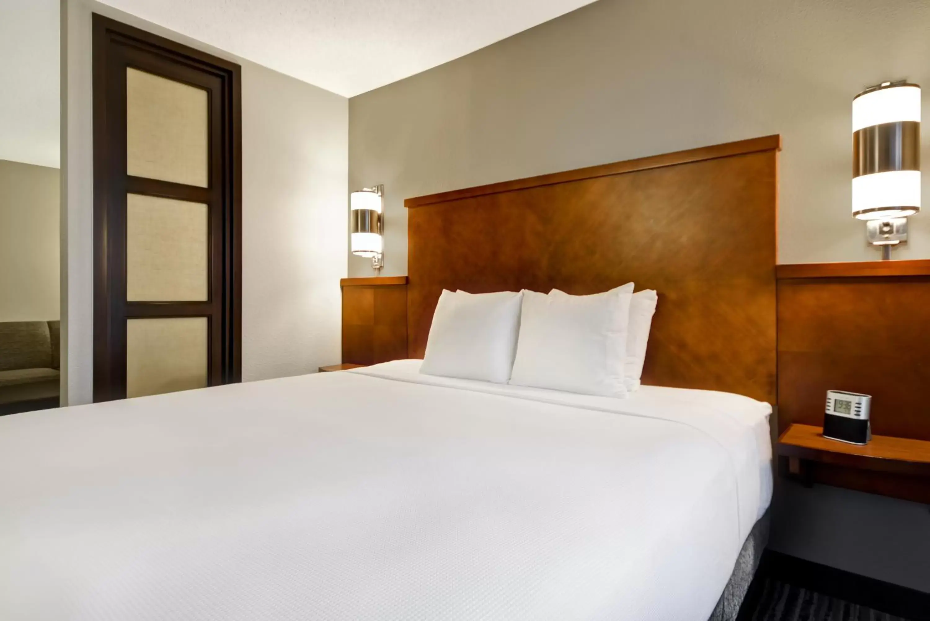 King Room with Roll-In Shower - Disability Access in Hyatt Place Columbus Worthington