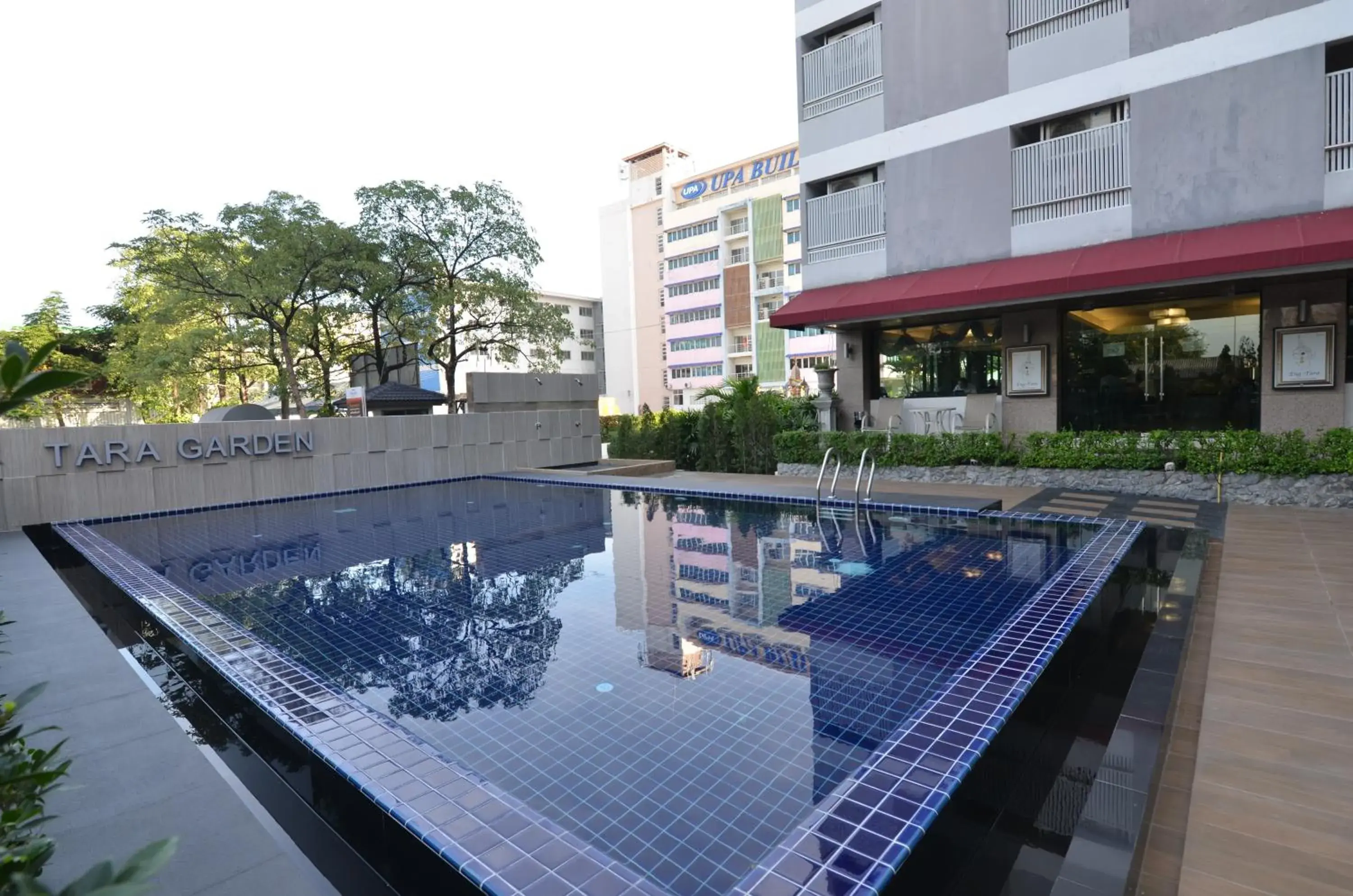 Swimming Pool in Tara Garden Hotel