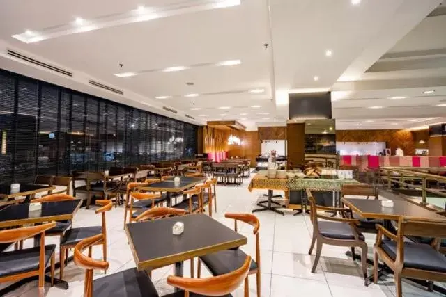 Restaurant/Places to Eat in Crystal Crown Hotel JB