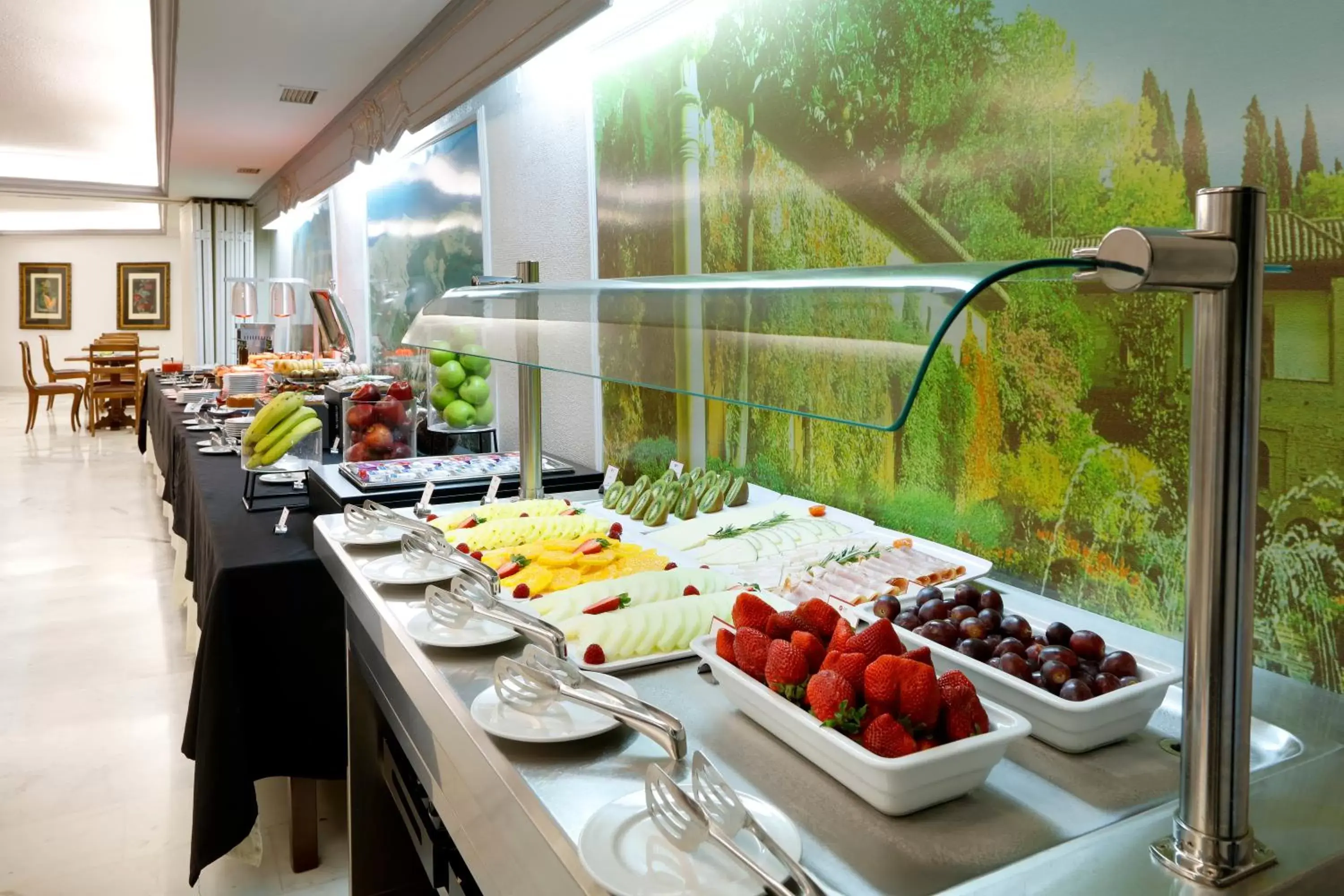 Buffet breakfast in Exe Triunfo Granada