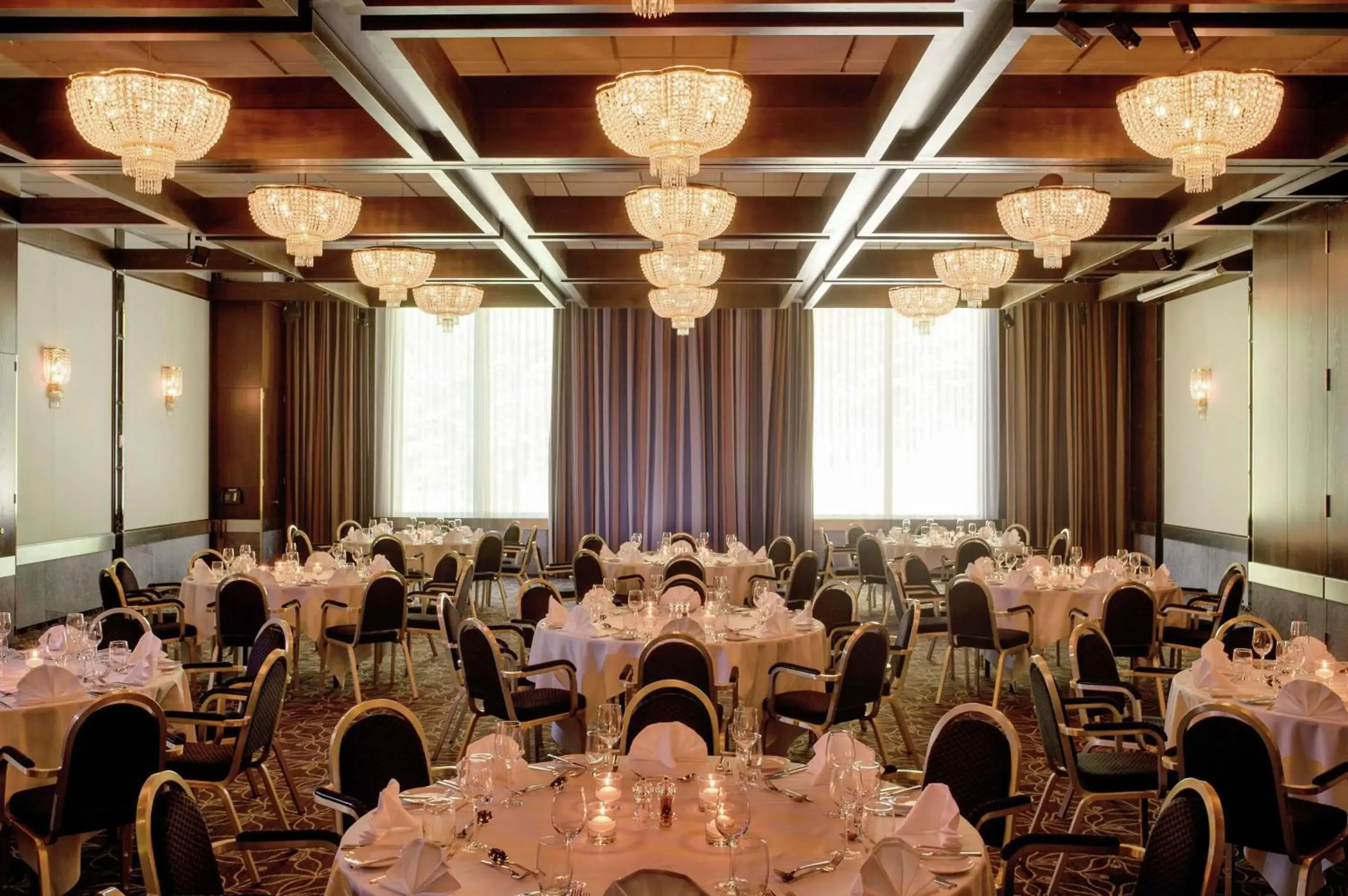 Dining area, Restaurant/Places to Eat in Hilton Zurich Airport