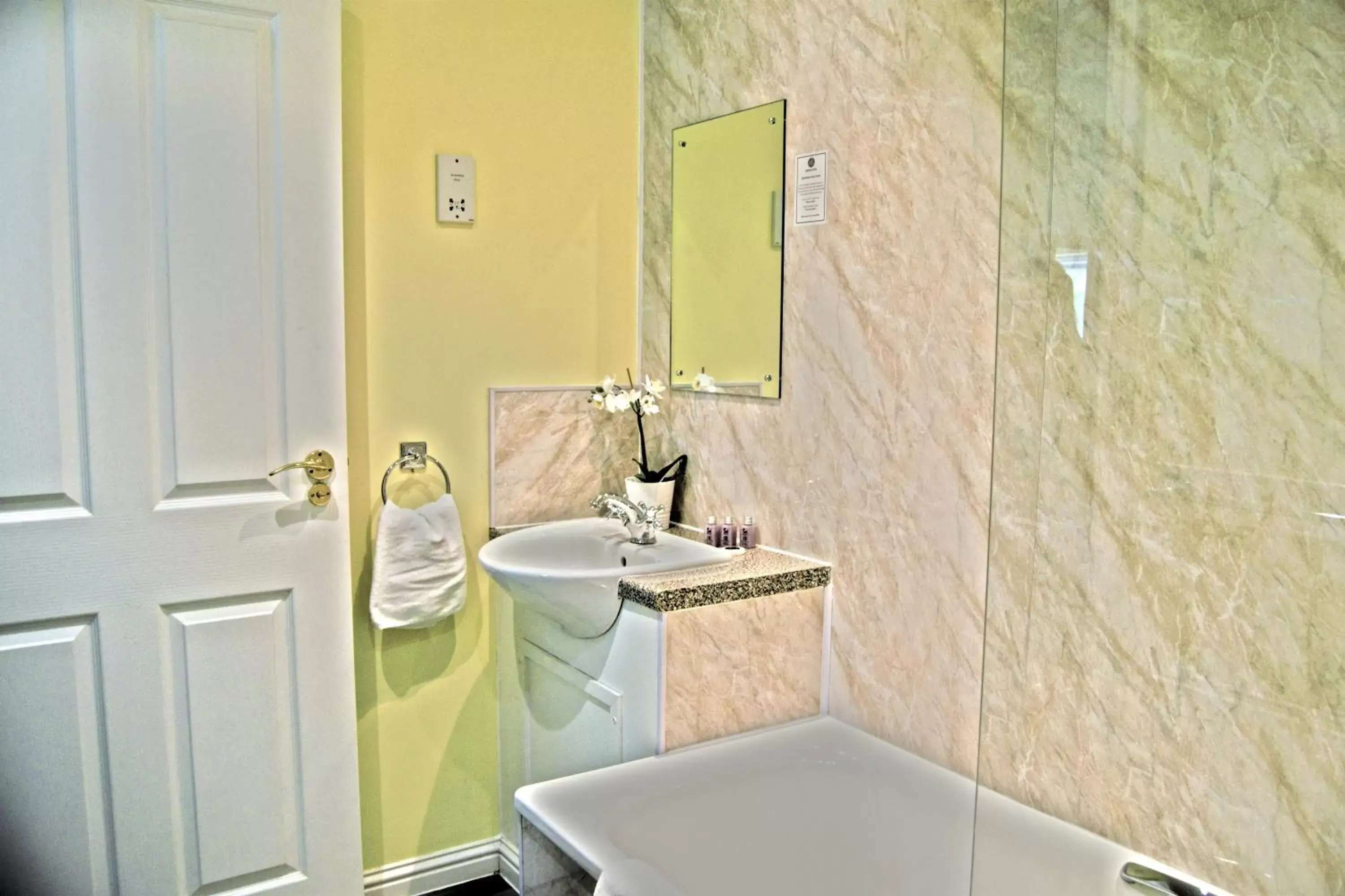 Shower, Bathroom in Bridge of Cally Hotel
