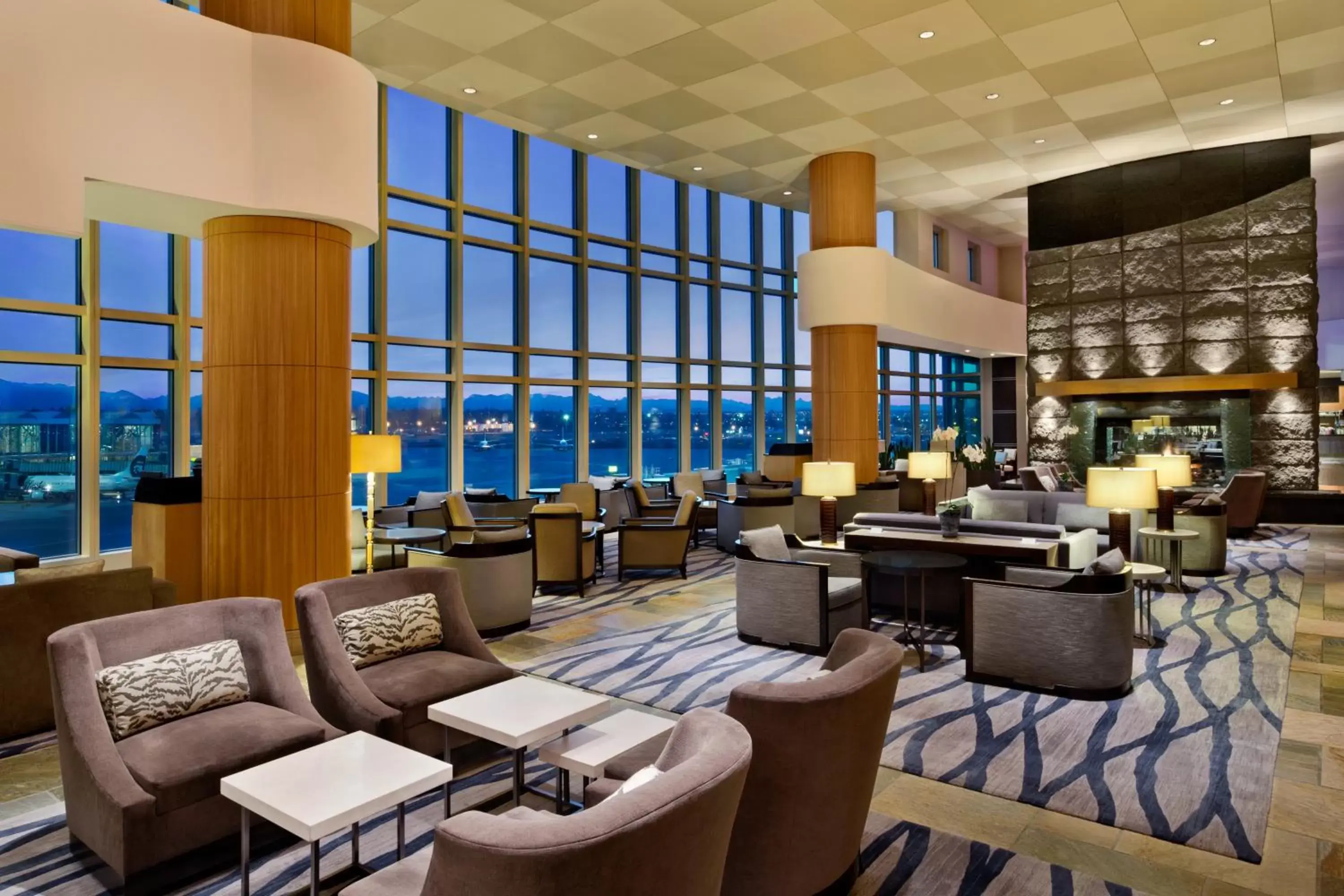 Lobby or reception in Fairmont Vancouver Airport In-Terminal Hotel