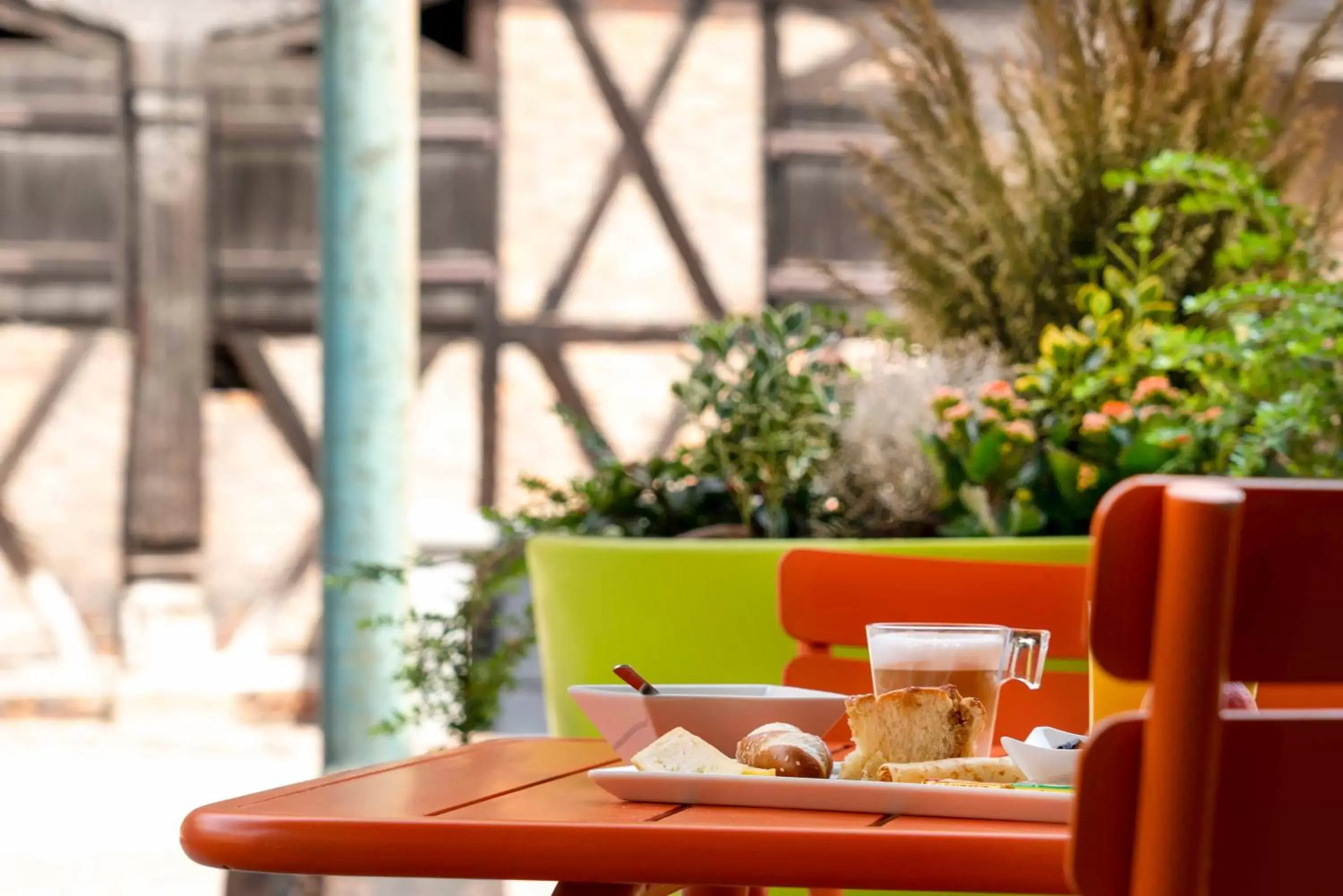 Patio, Restaurant/Places to Eat in Ibis Styles Colmar Centre