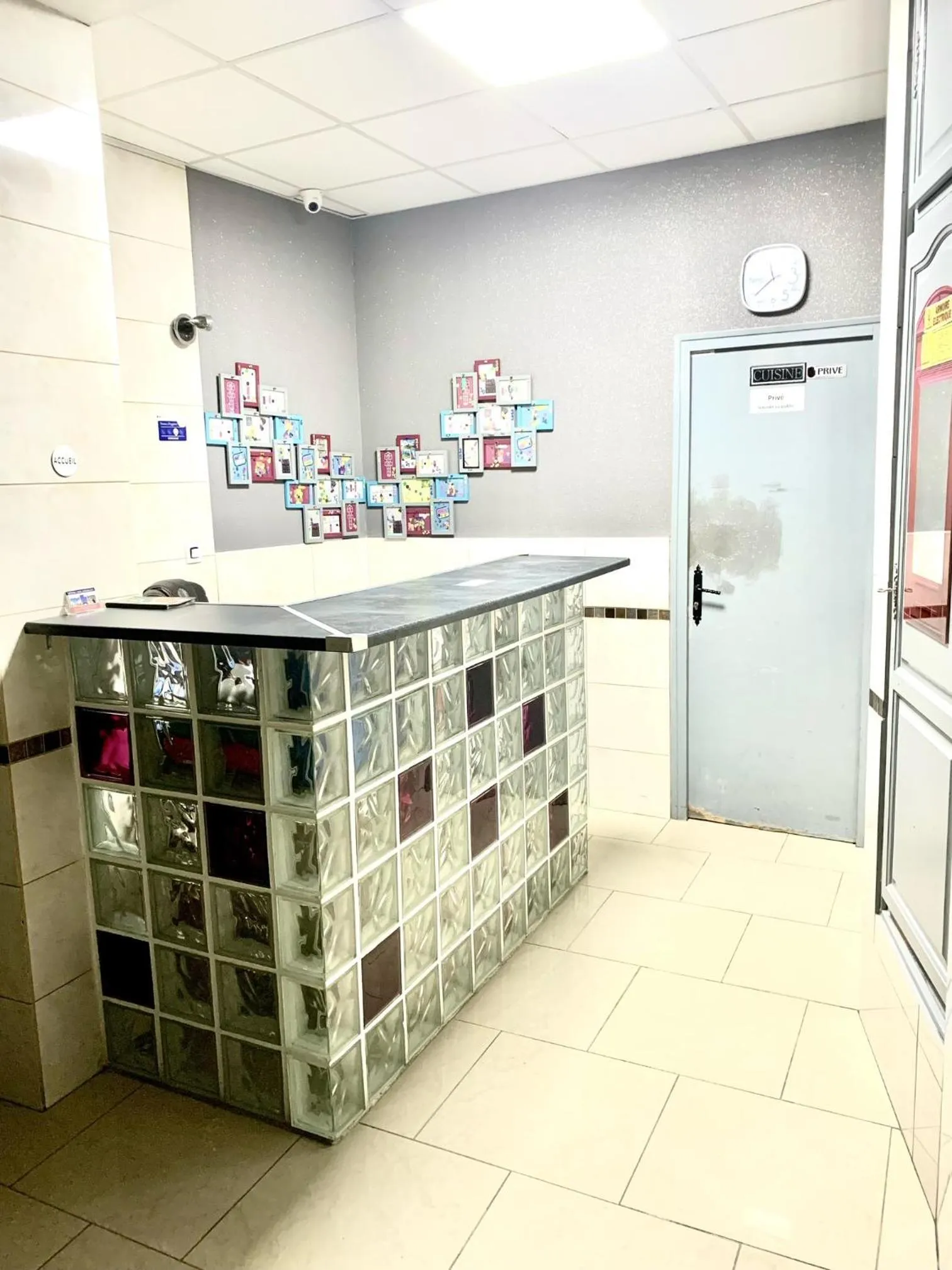 Lobby or reception in Hôtel des Andelys