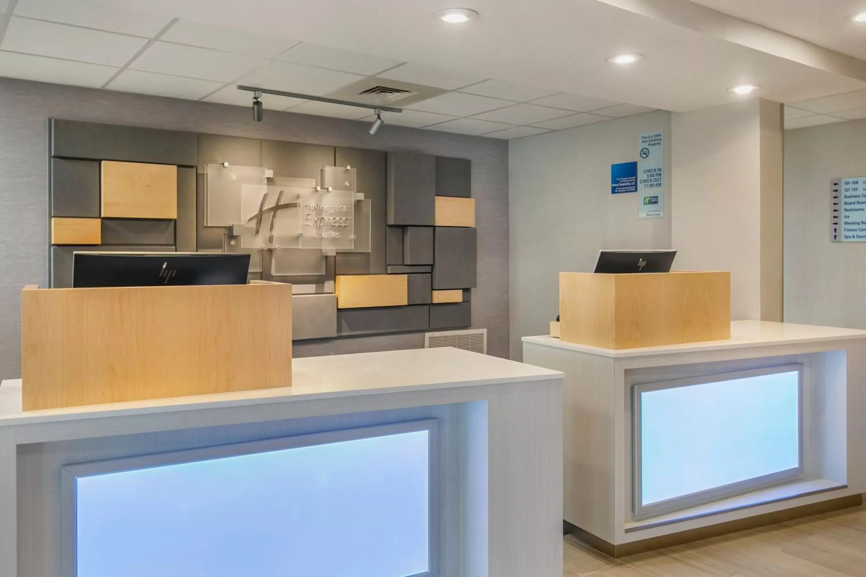 Property building in Holiday Inn Express Mount Arlington by IHG Property building in Holiday Inn Express Mount Arlington by IHG