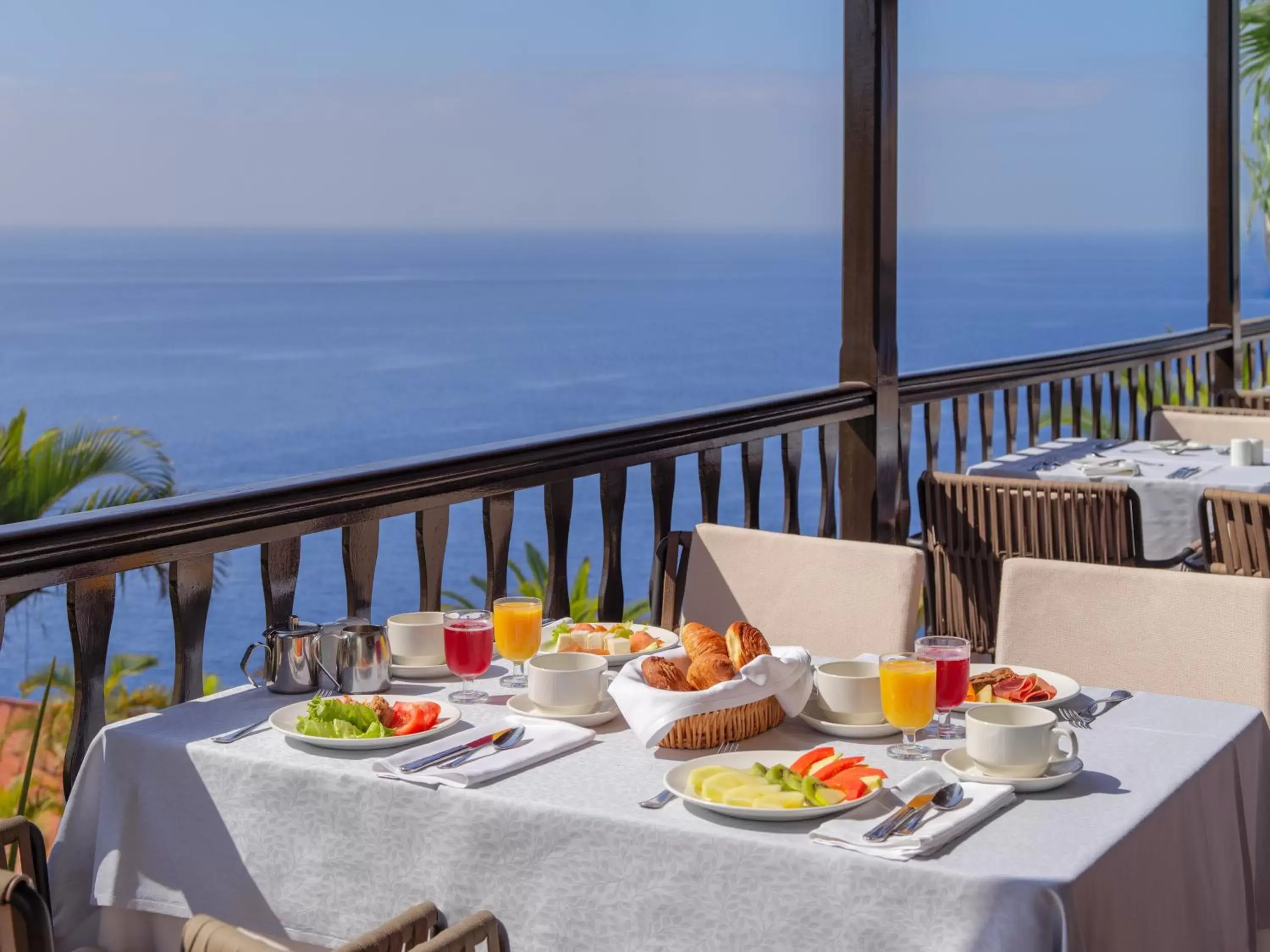 Breakfast in Hotel Jardín Tecina