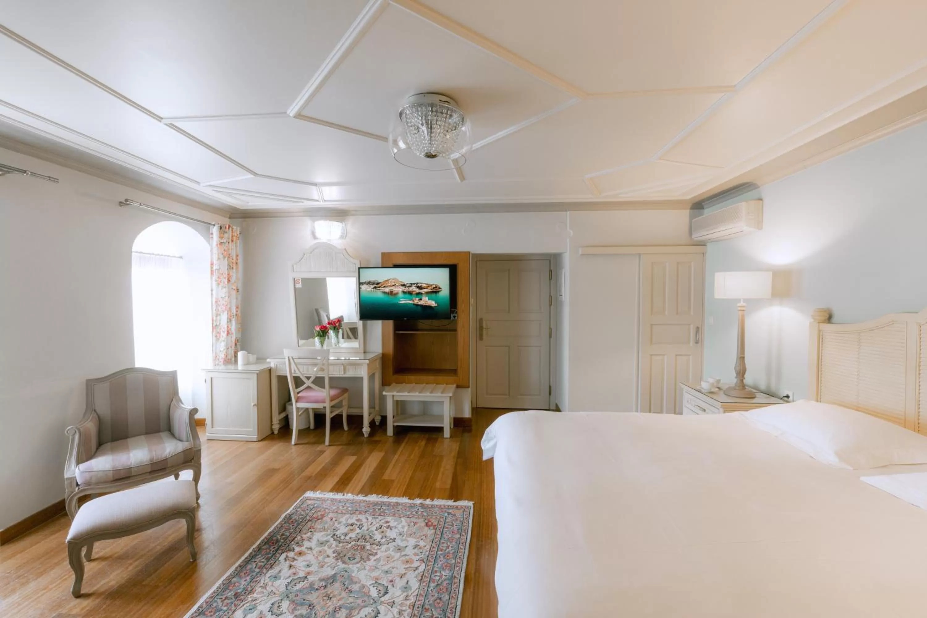 Photo of the whole room, Bed in Kastello Hotel