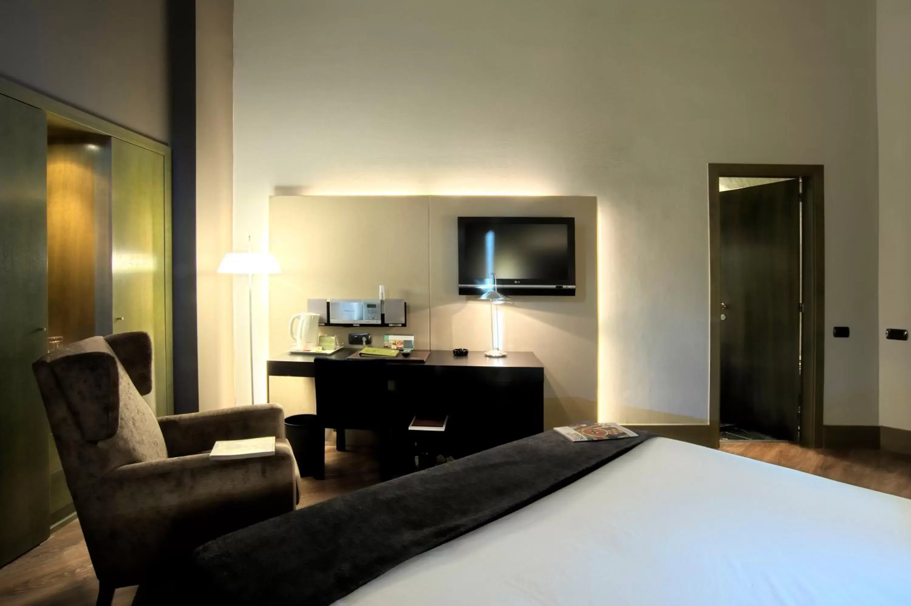 Bedroom, TV/Entertainment Center in Gran Hotel Havana 4Sup by Escampa Hotels