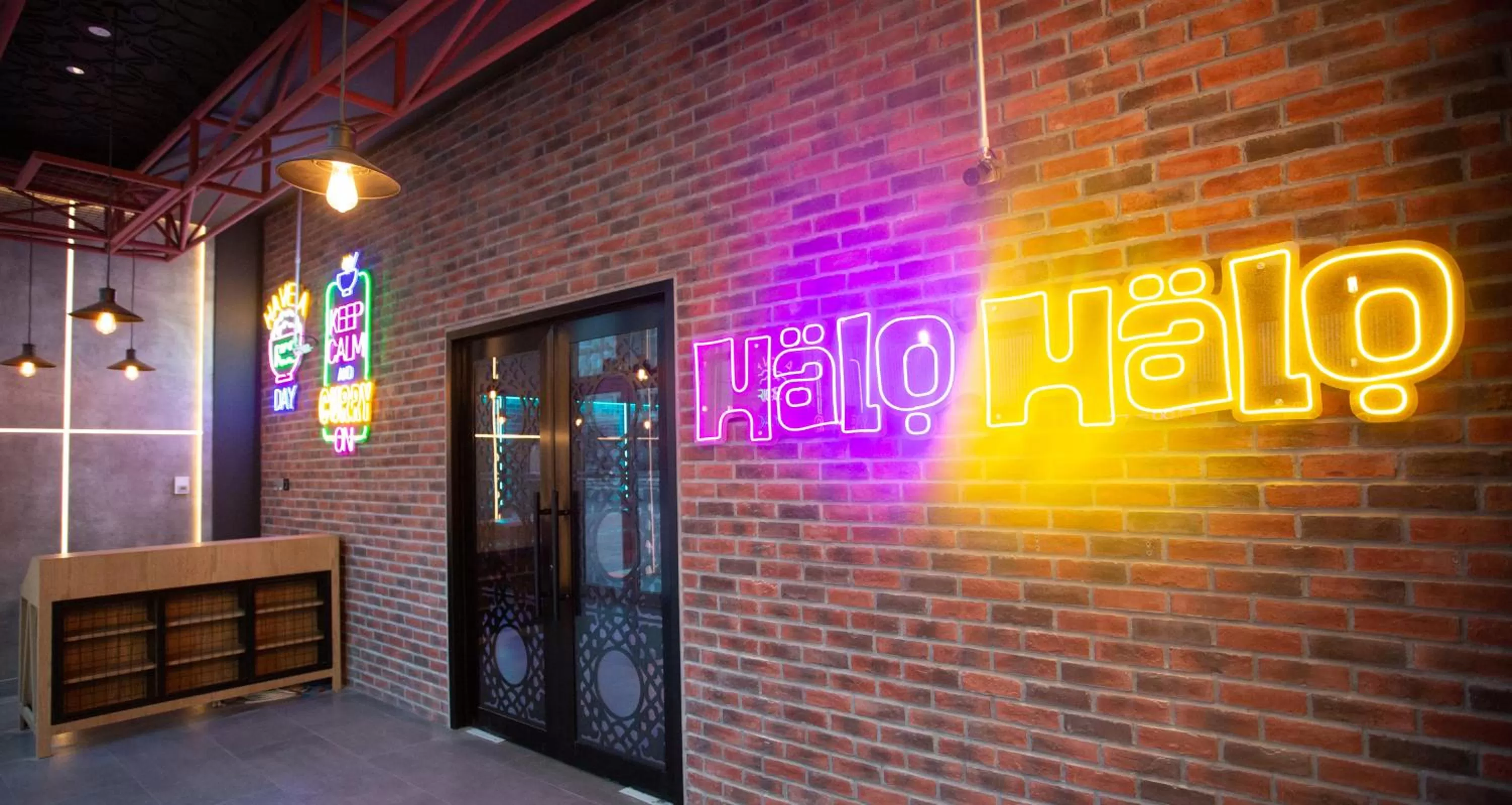 Restaurant/places to eat in Edge Creekside Hotel