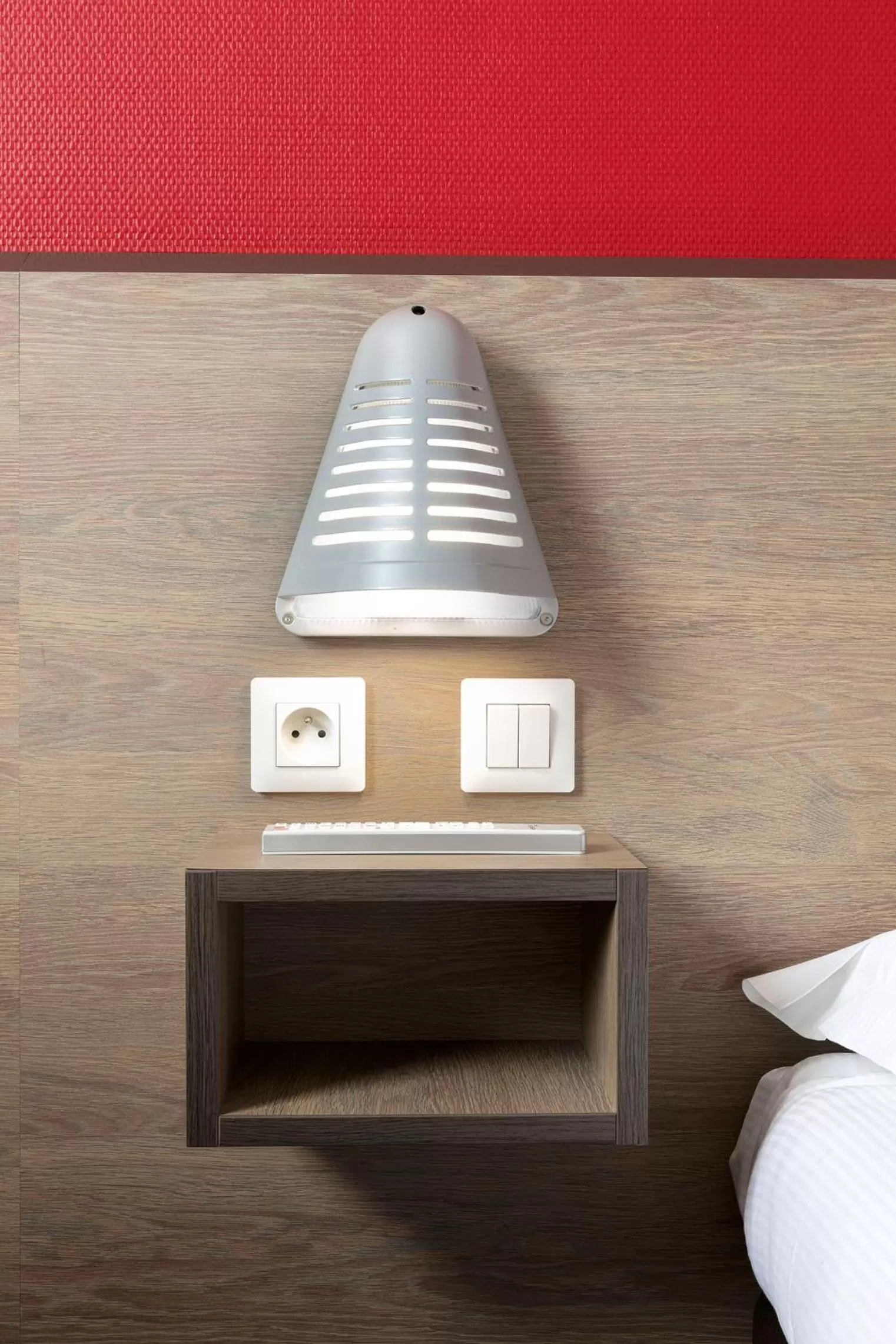 Bedroom, Bed in Hotel Clermont Estaing