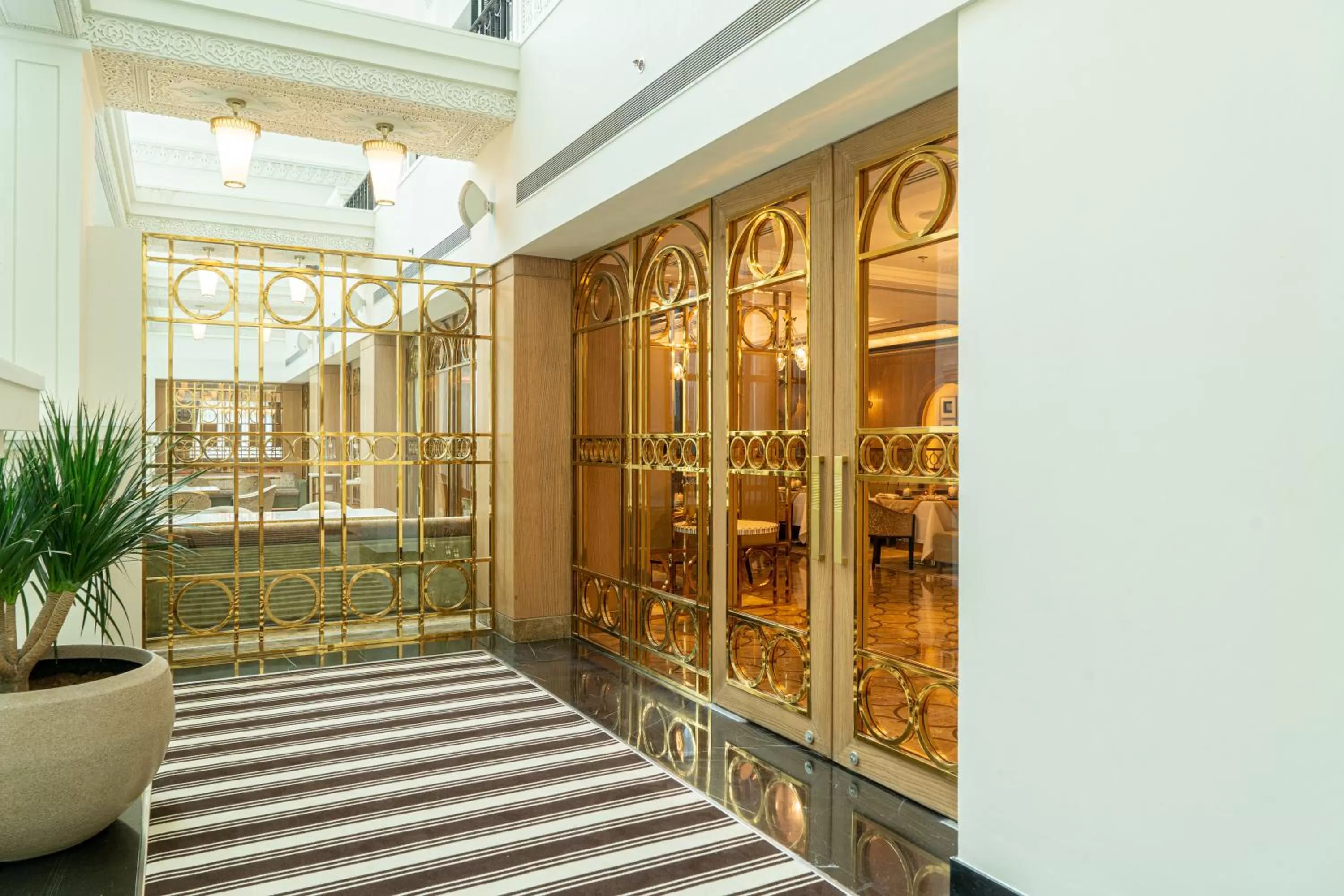 Restaurant/places to eat in ITC Narmada, a Luxury Collection Hotel, Ahmedabad